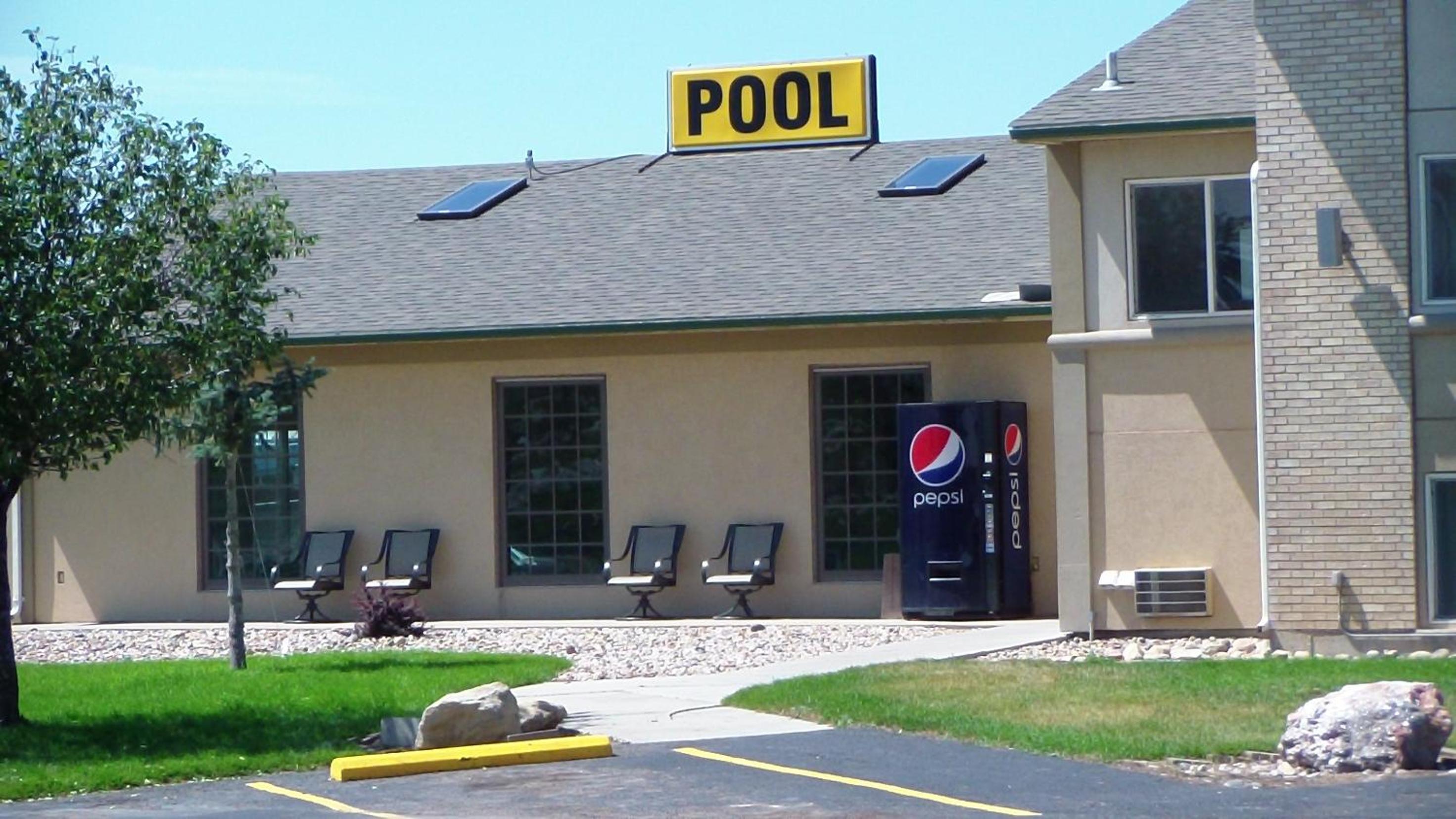 Gillette Vacations - Budget Inn Express - Property Image 7