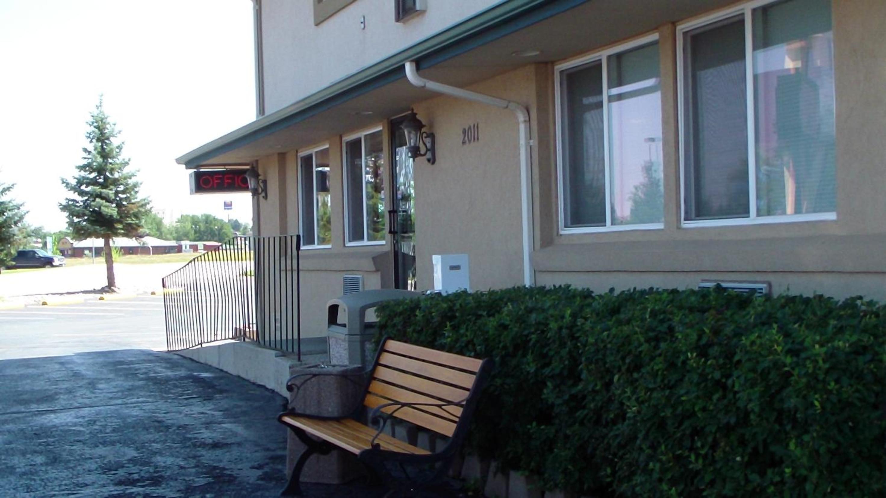Gillette Vacations - Budget Inn Express - Property Image 1