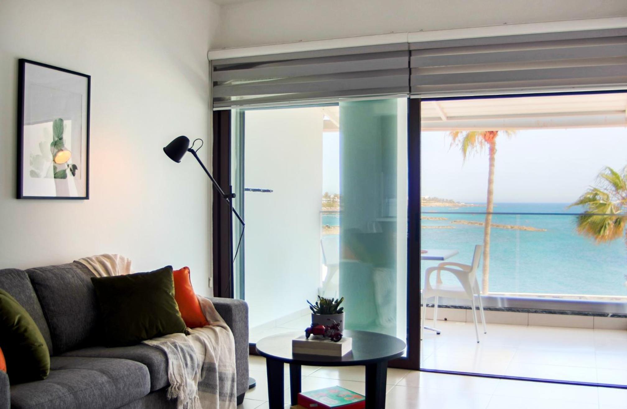 Phaedrus Living Seaview Luxury Flat Lighthouse 53