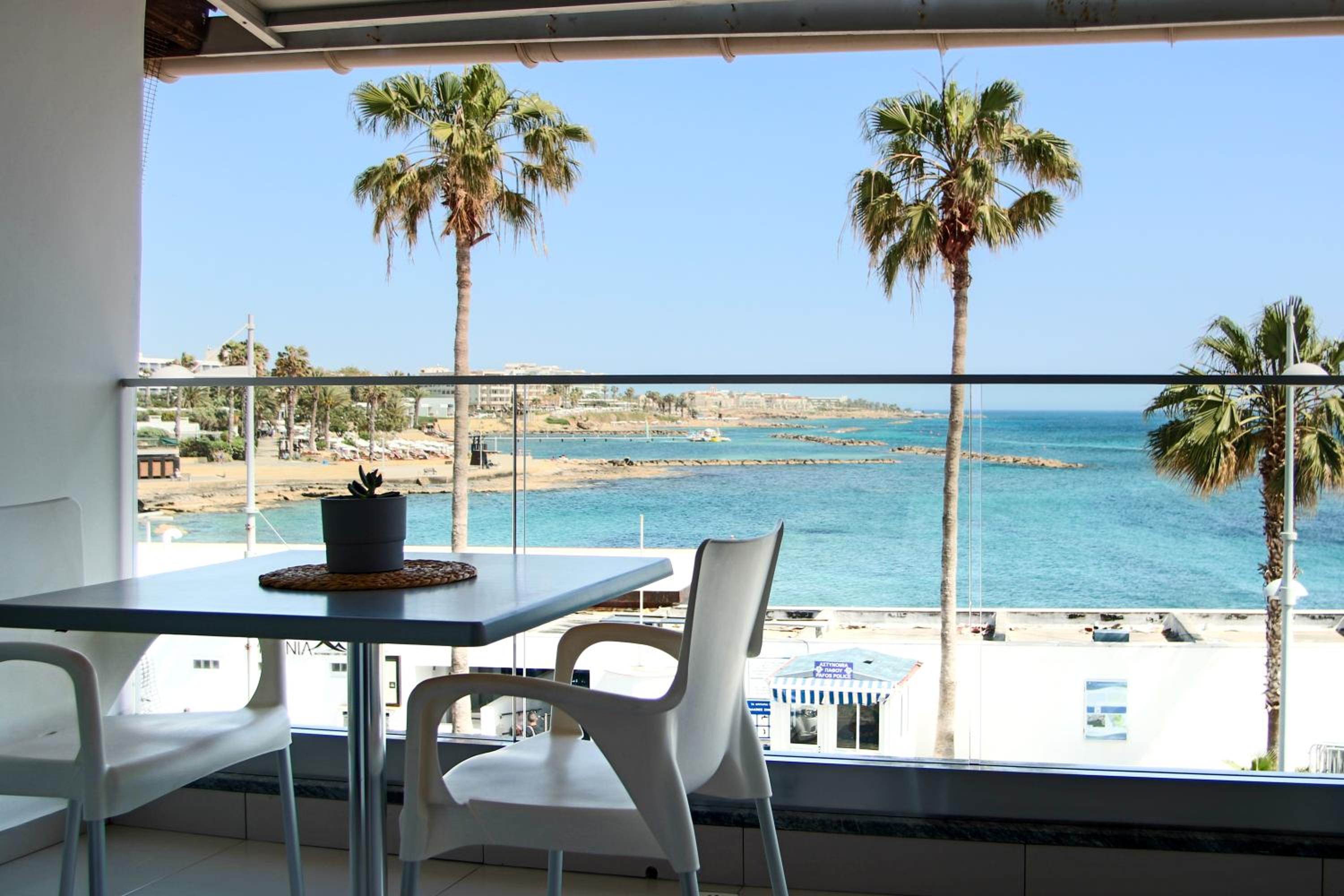 Phaedrus Living Seaview Luxury Flat Lighthouse 53
