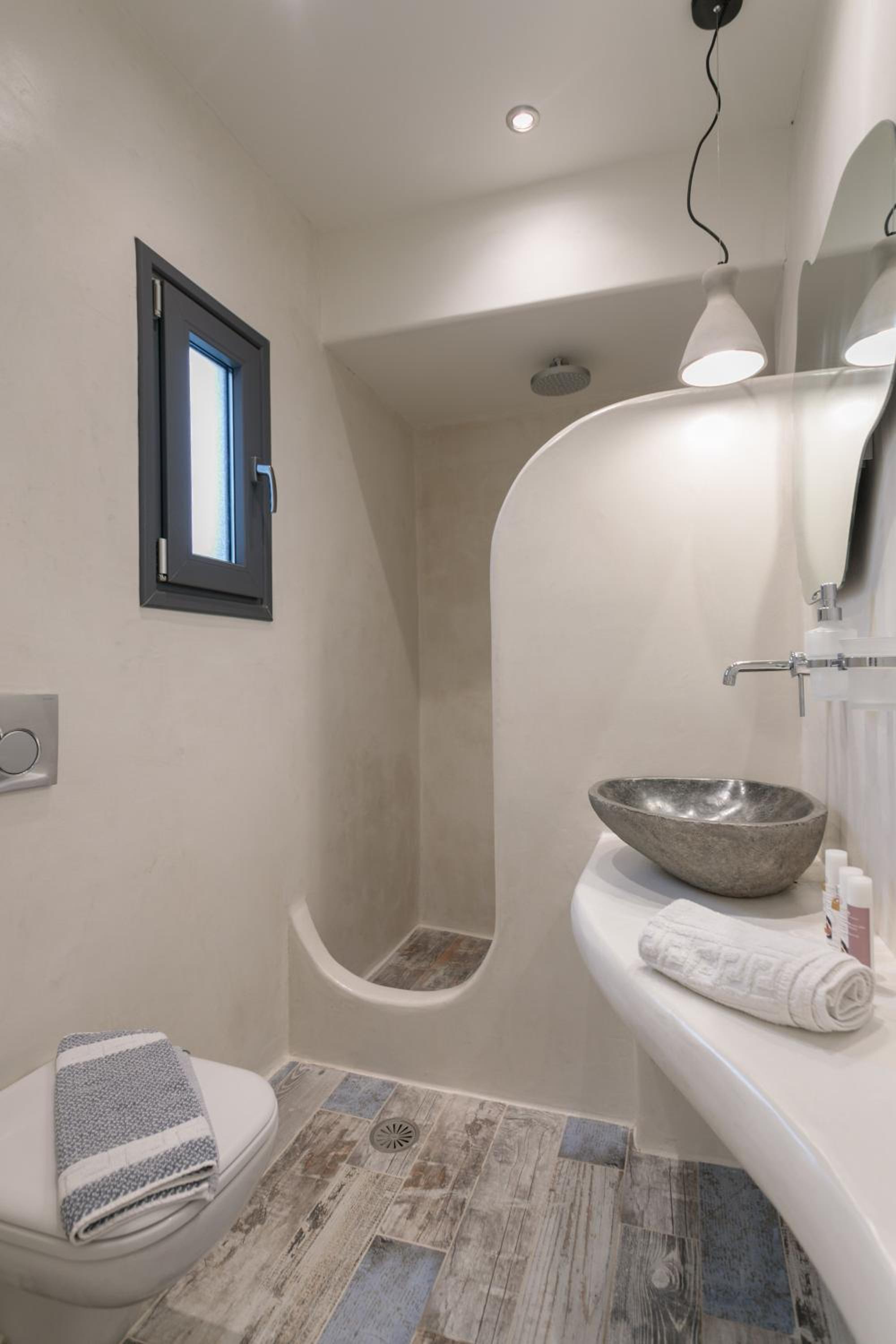 Naxos Petite Studios