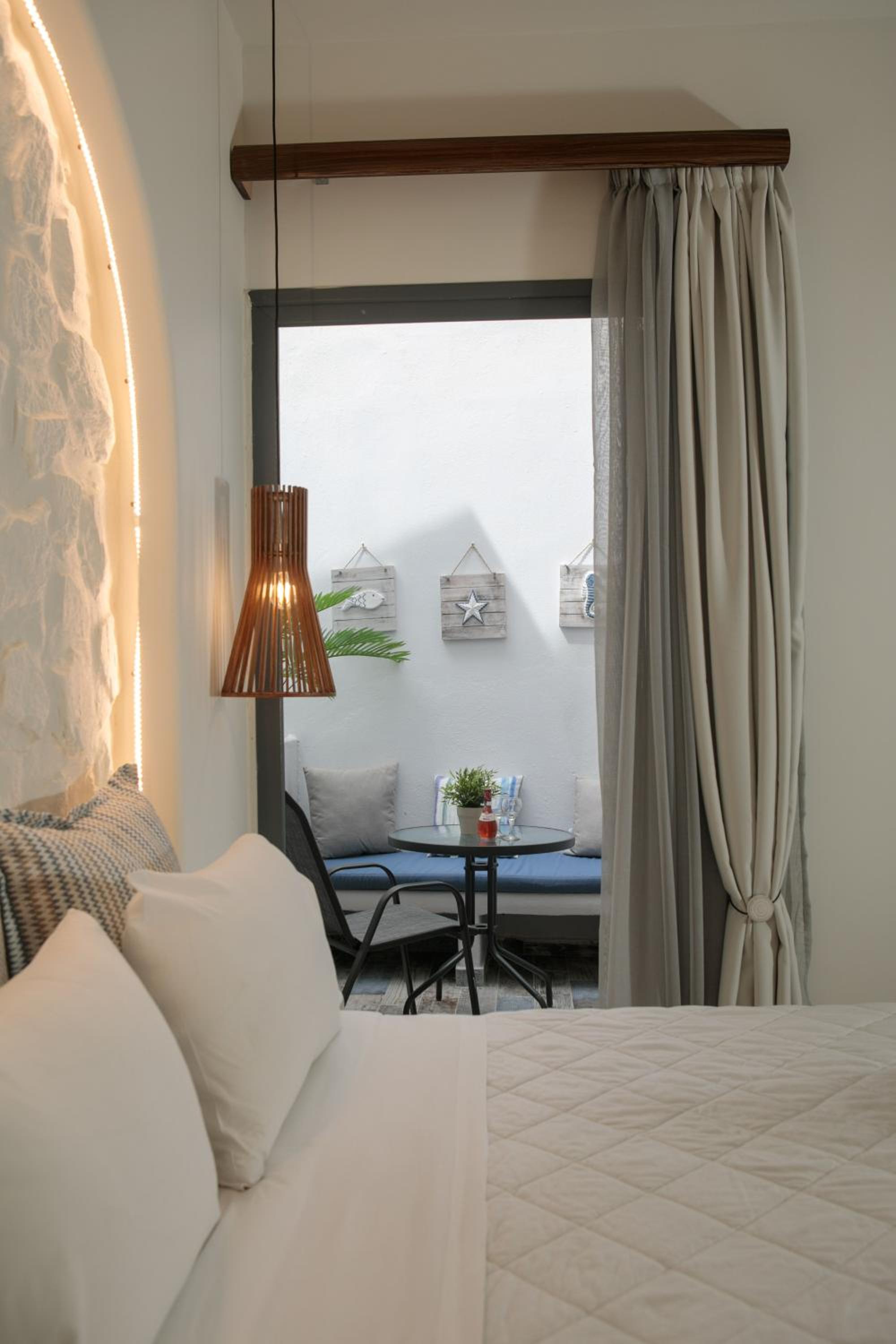 Naxos Petite Studios