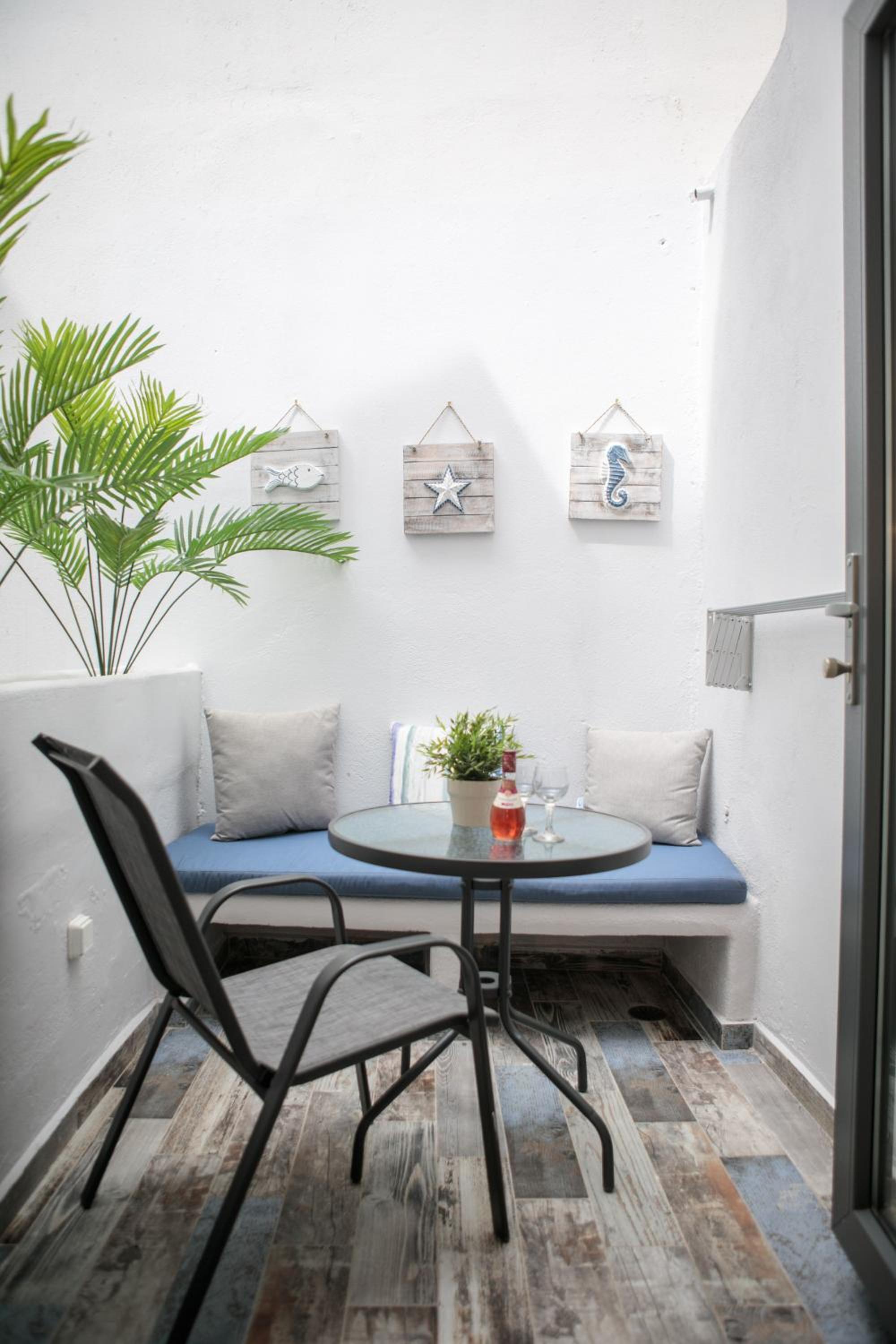 Naxos Petite Studios
