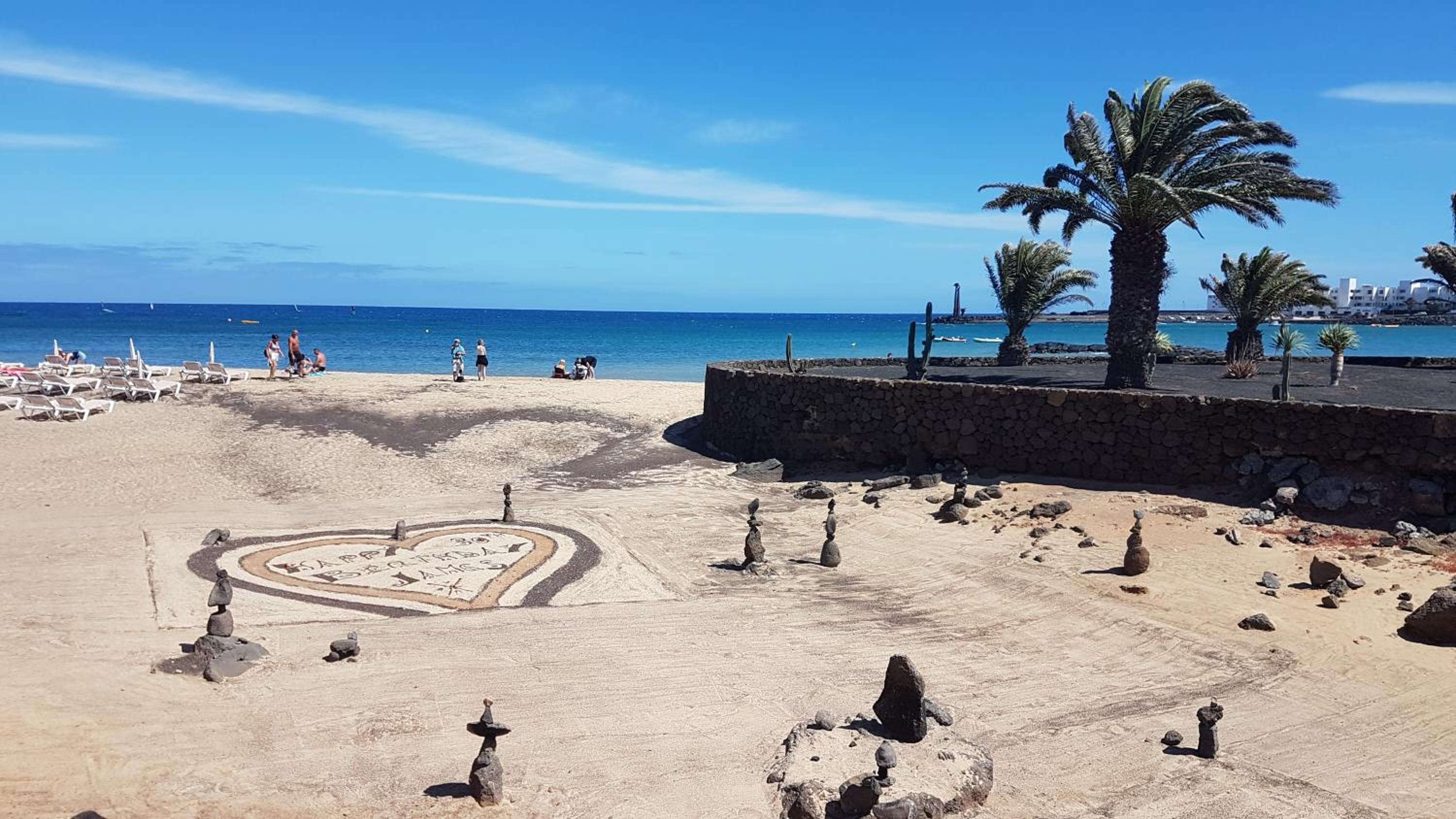 Lanzarote-Beach-Apartment, Las Cucharas Beach, Costa Teguise -- 1 MINUTE WALK FROM MAIN SQUARE, 35 METERS FROM BEACH view 4