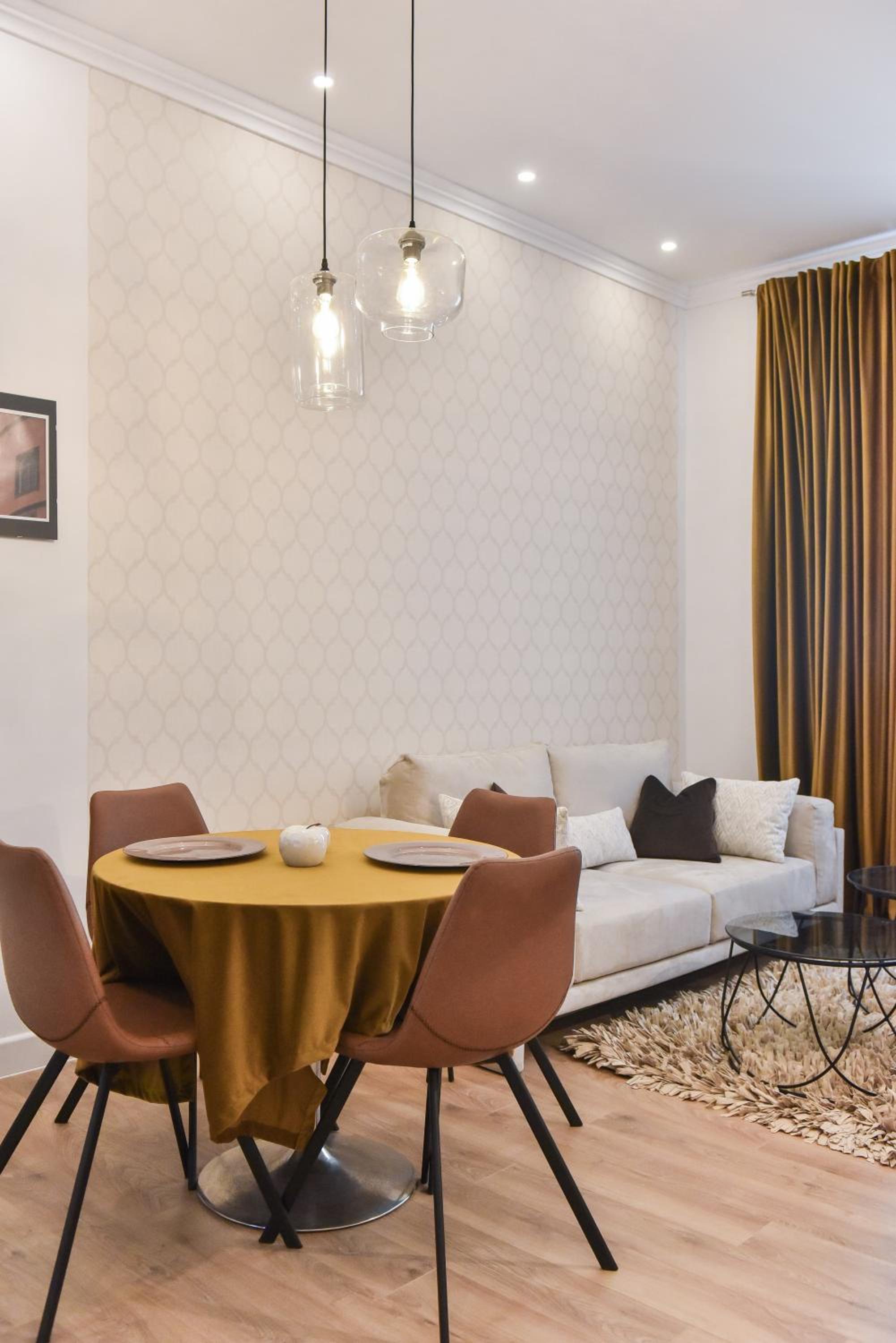 Center Simeon apartment view 3