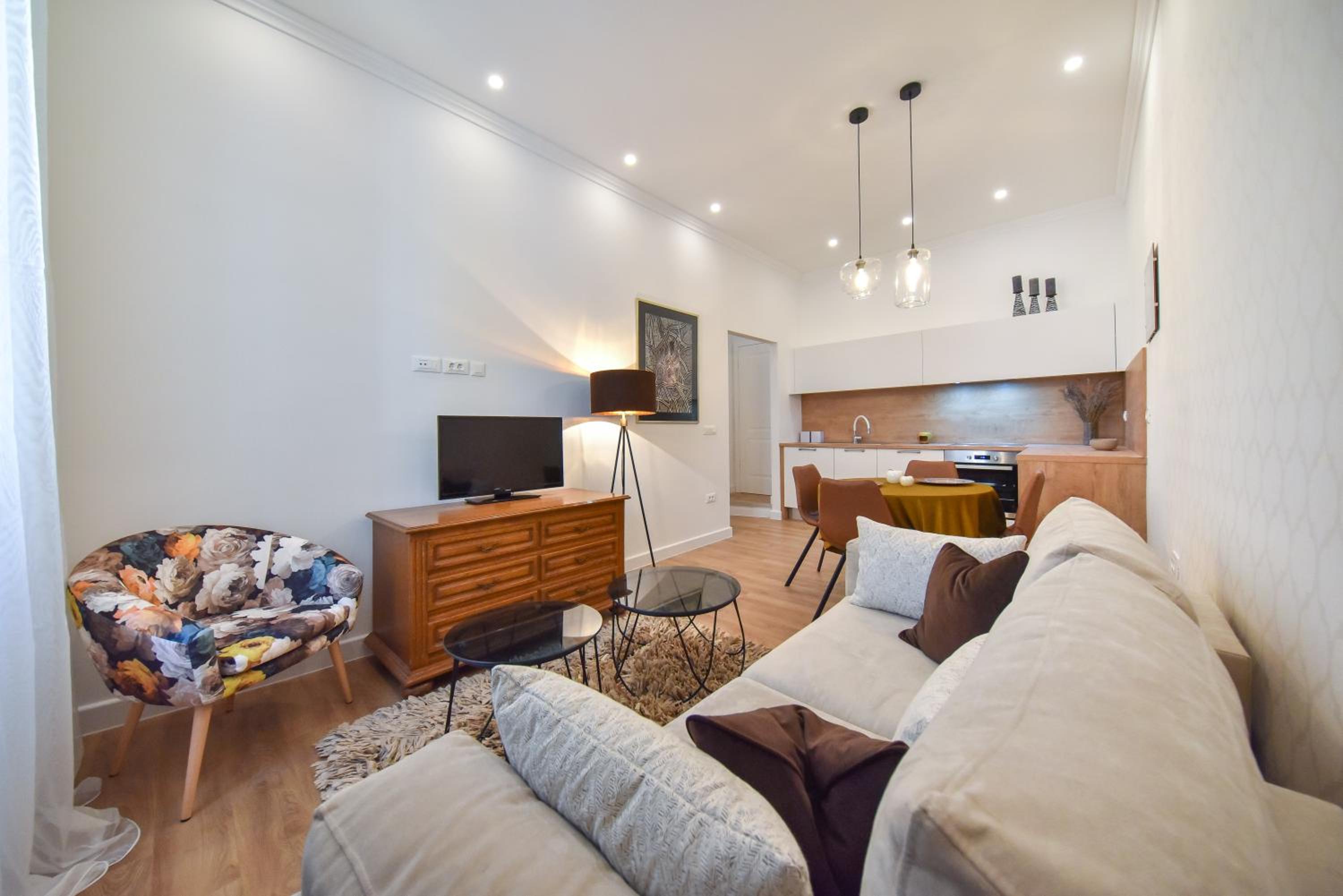 Center Simeon apartment view 4