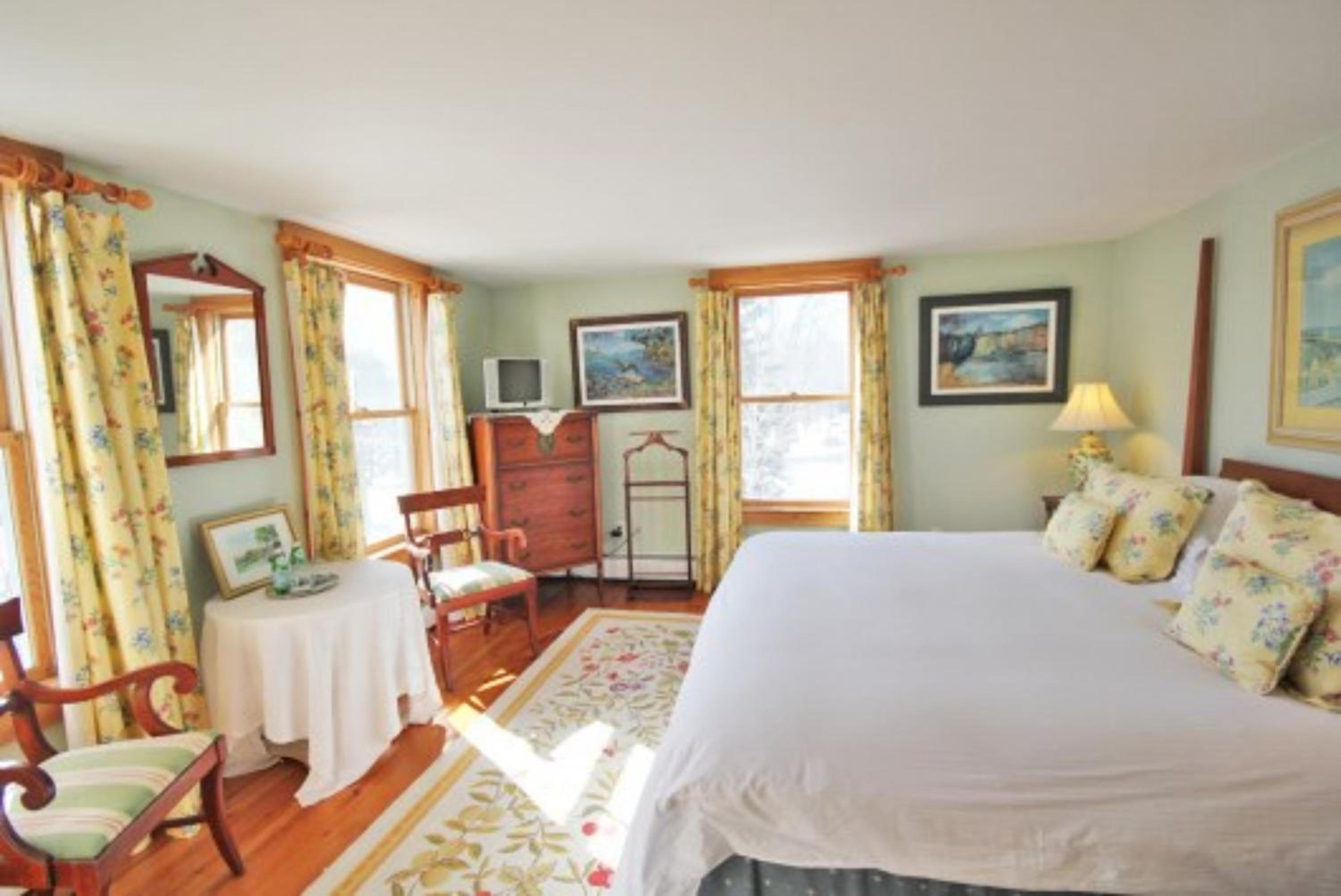 Highland Lake Inn