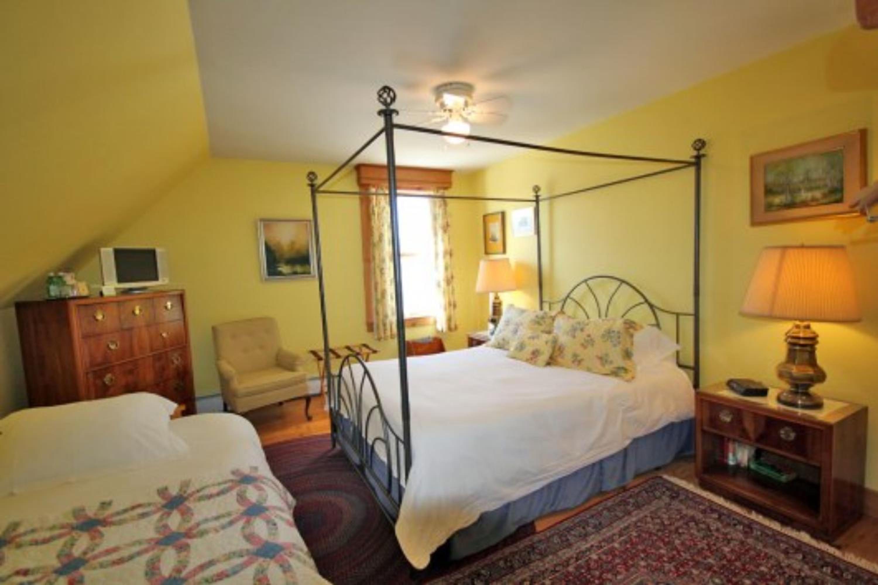 Highland Lake Inn