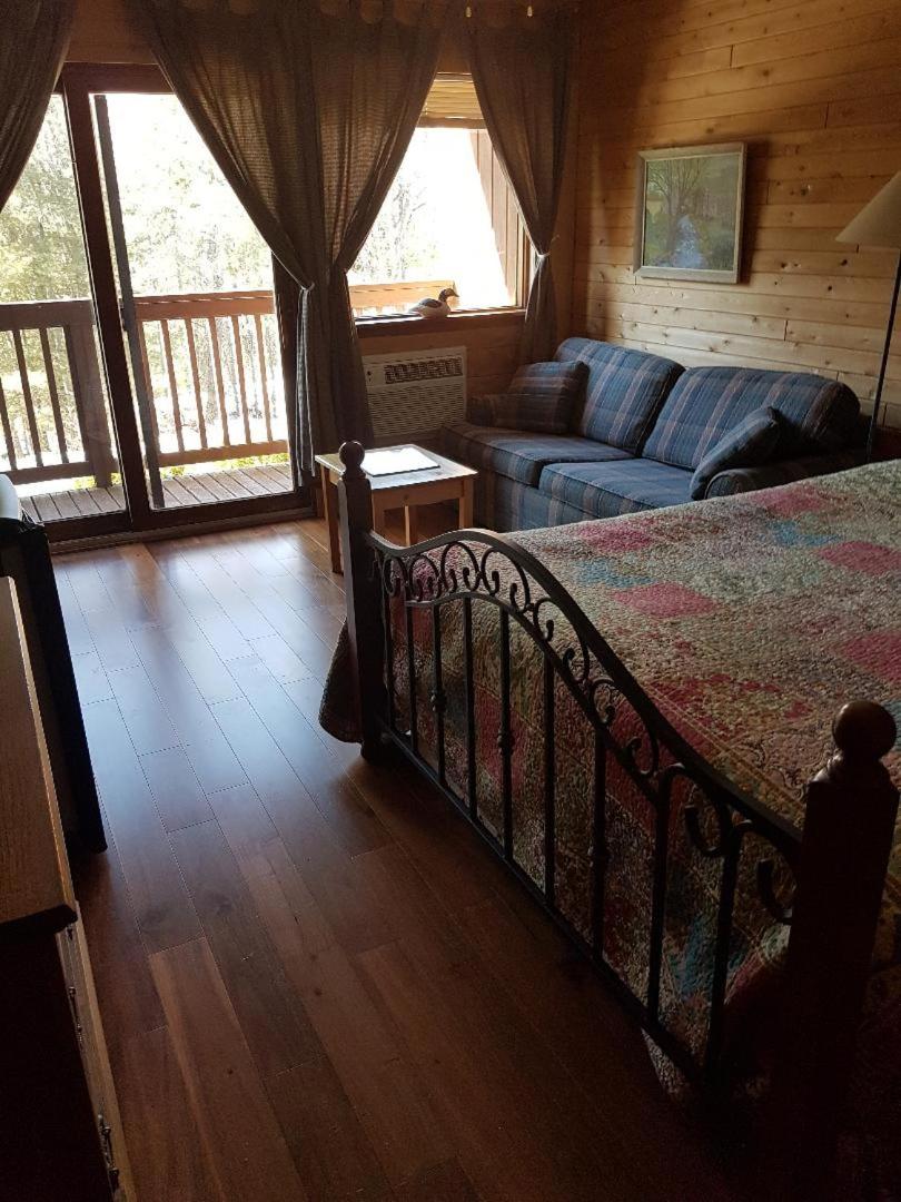 Westwind Inn on the Lake