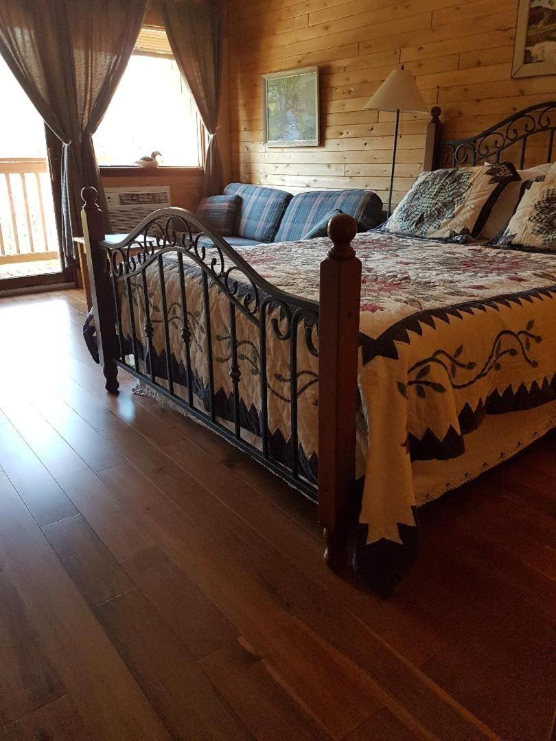 Westwind Inn on the Lake