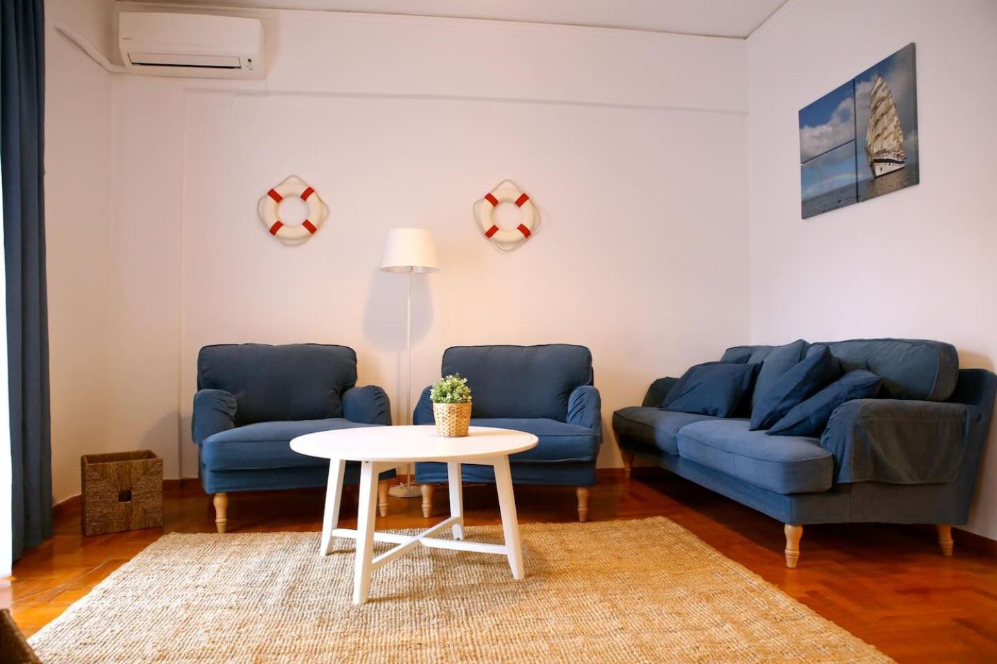 Old Town Apartment next to Seafront Promenade view 3