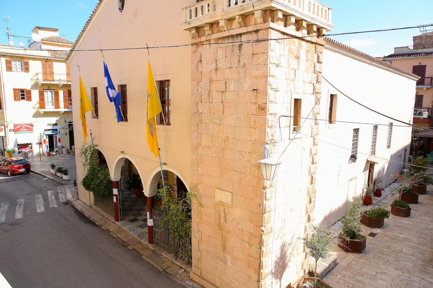 Old Town Apartment next to Seafront Promenade view 2