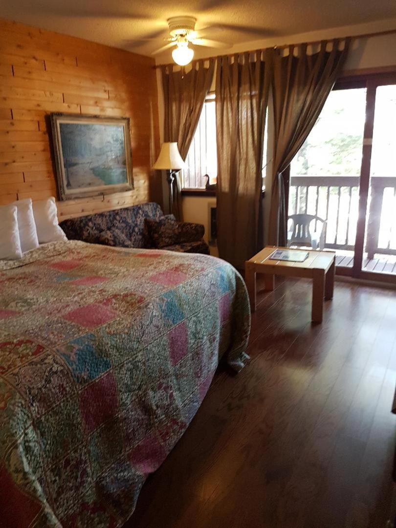 Westwind Inn on the Lake