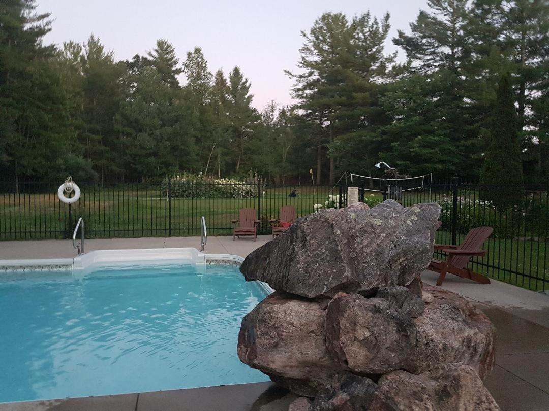 Westwind Inn on the Lake