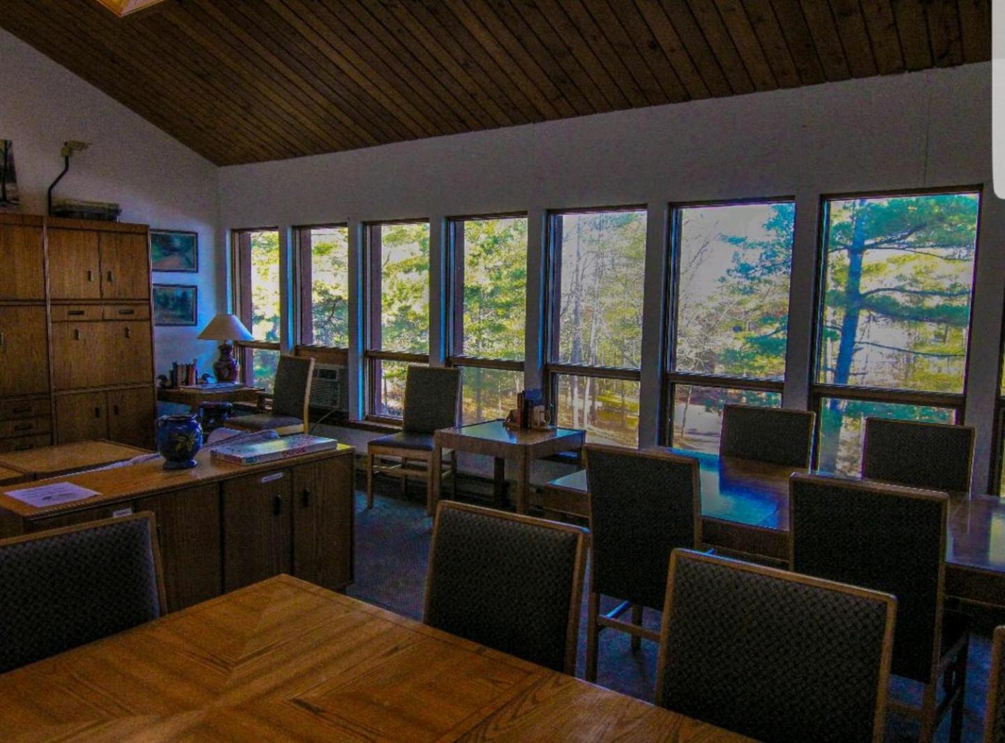 Westwind Inn on the Lake