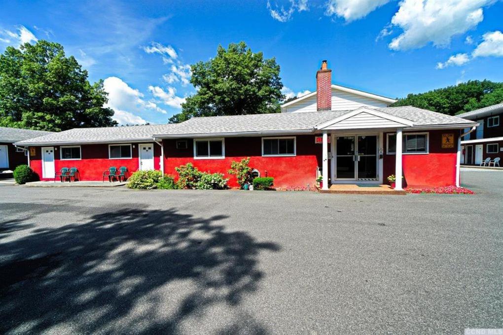 Red Ranch Inn
