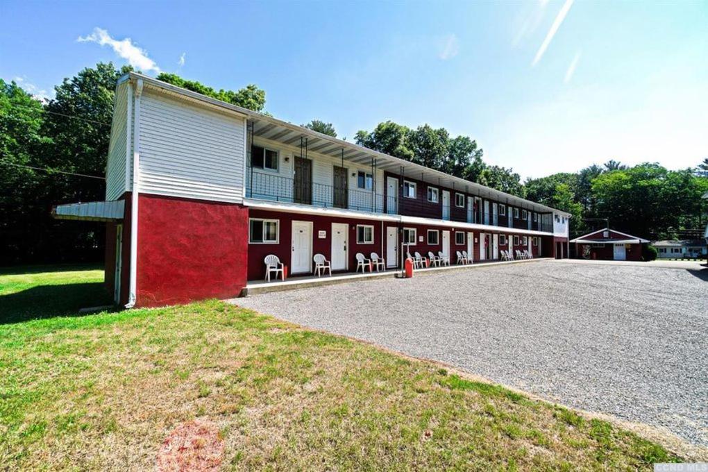 Red Ranch Inn