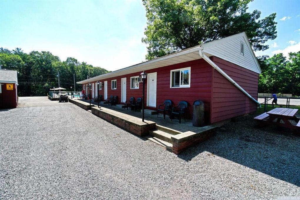Red Ranch Inn