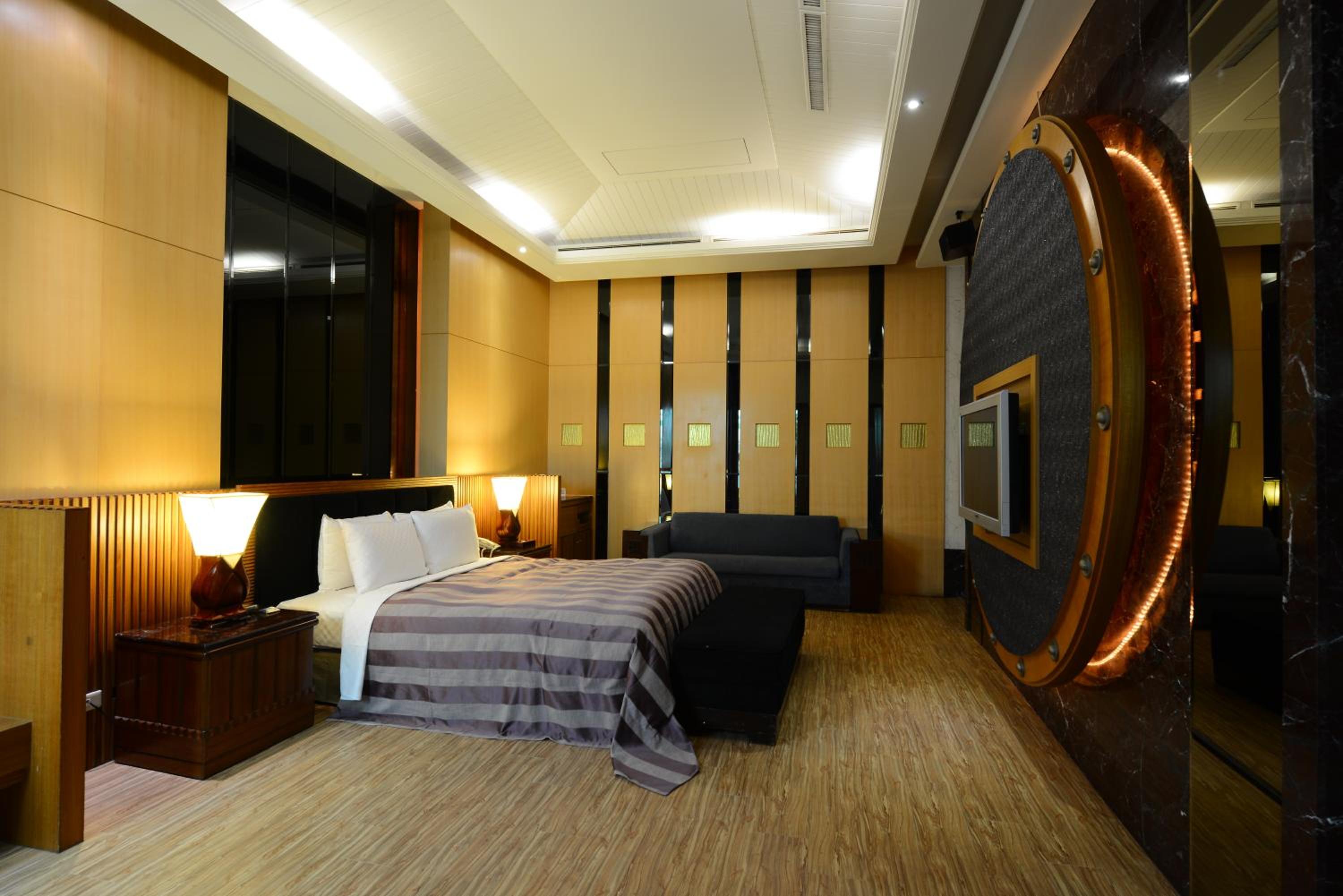 Photo 8