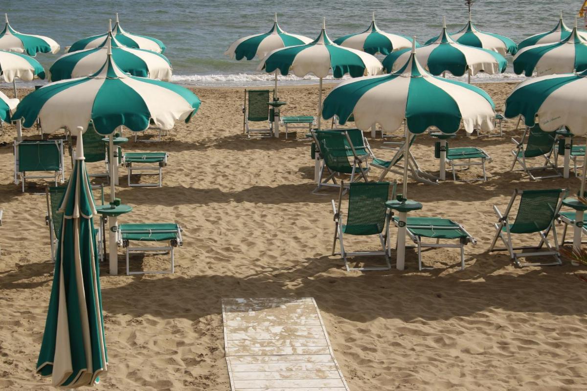 TERRACINA SEA FRONT FANTASTIC APARTMENT WITH ONE CAR PRIVATE OPEN PARKING photo 1