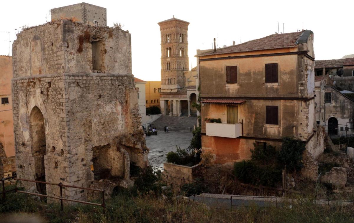 TERRACINA SEA FRONT FANTASTIC APARTMENT WITH ONE CAR PRIVATE OPEN PARKING photo 3