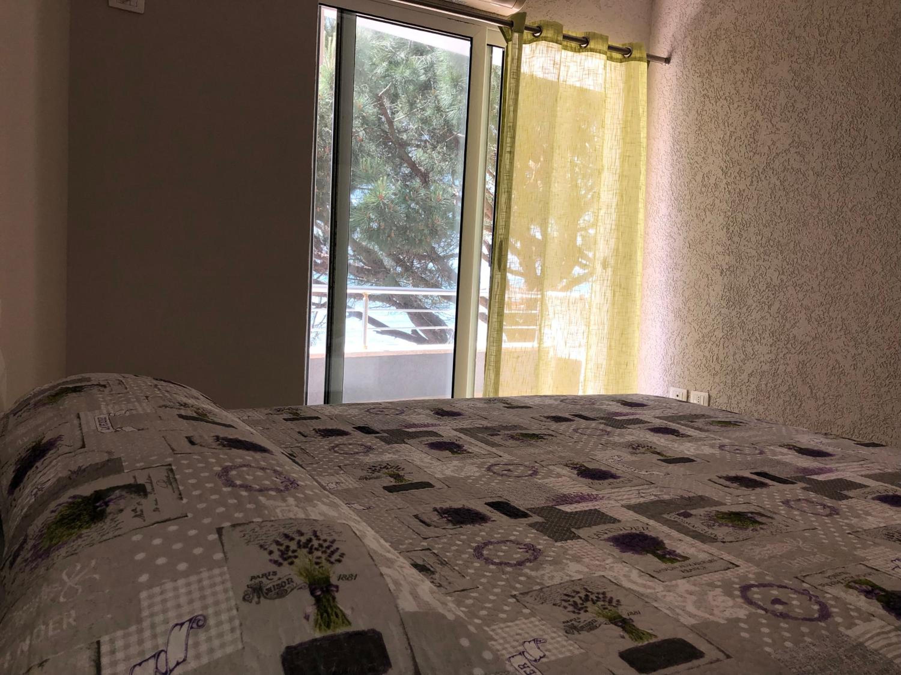 Mali i Robit Beachfront Apartment