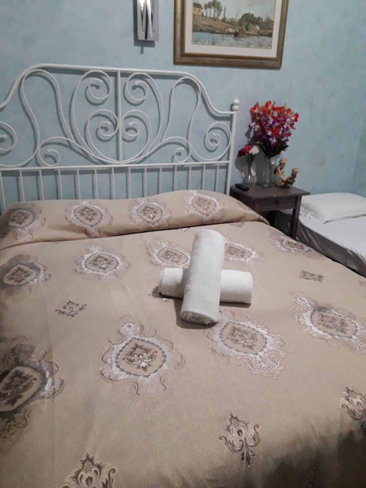 Botel Inn en Rome — bedroom