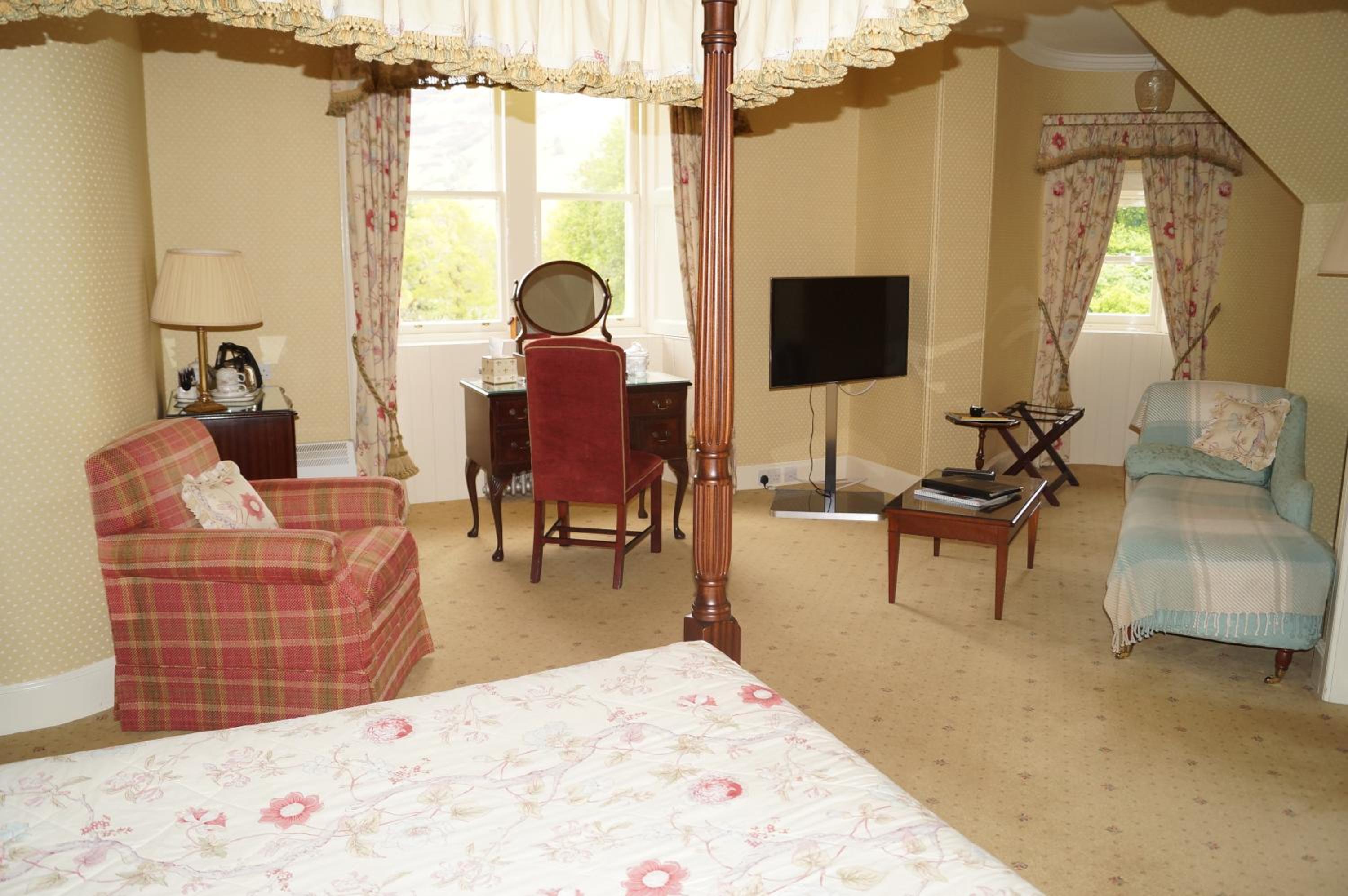 Glengarry Castle Hotel
