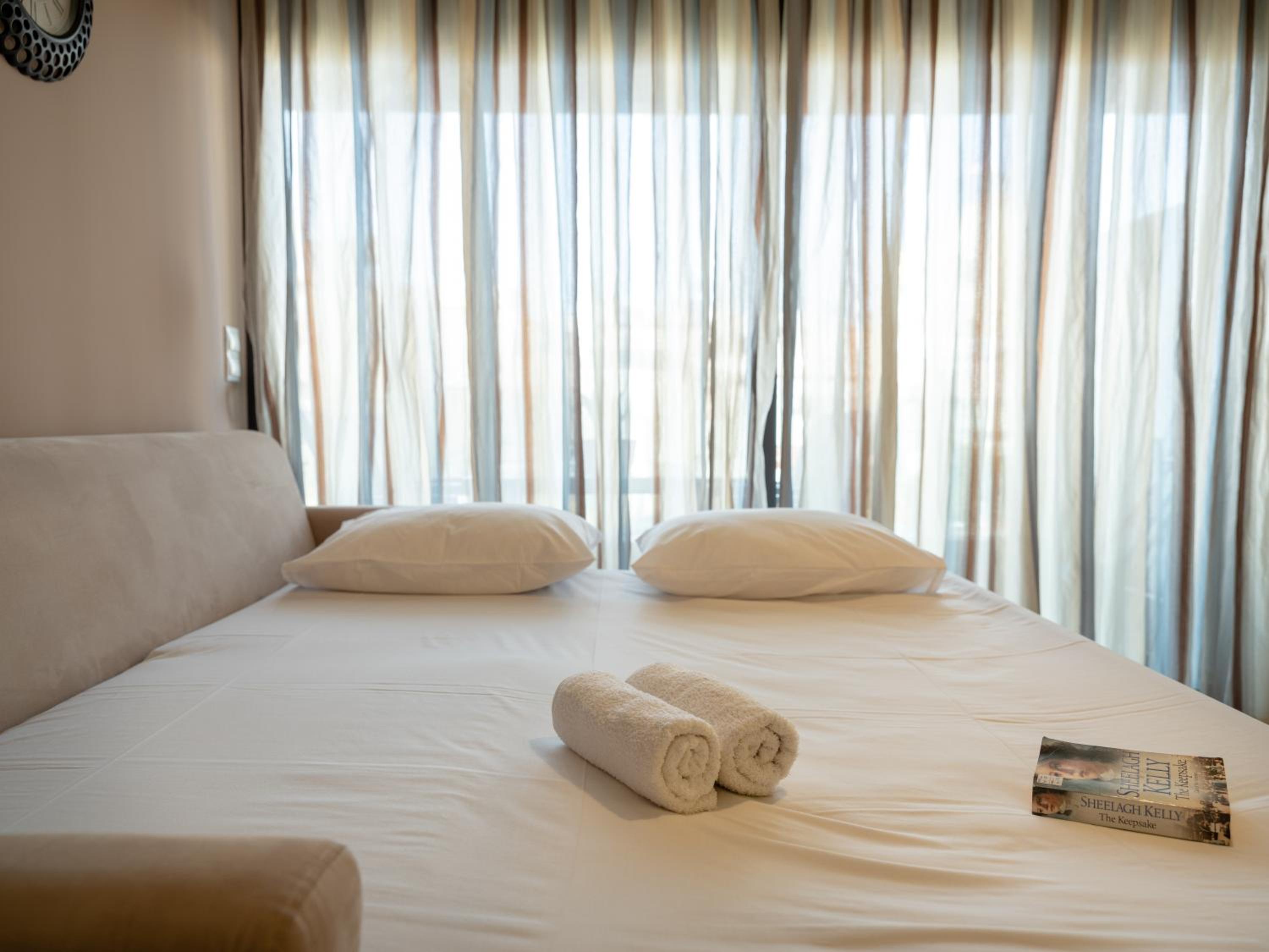 Onyx city Center Suite With parking photo 3