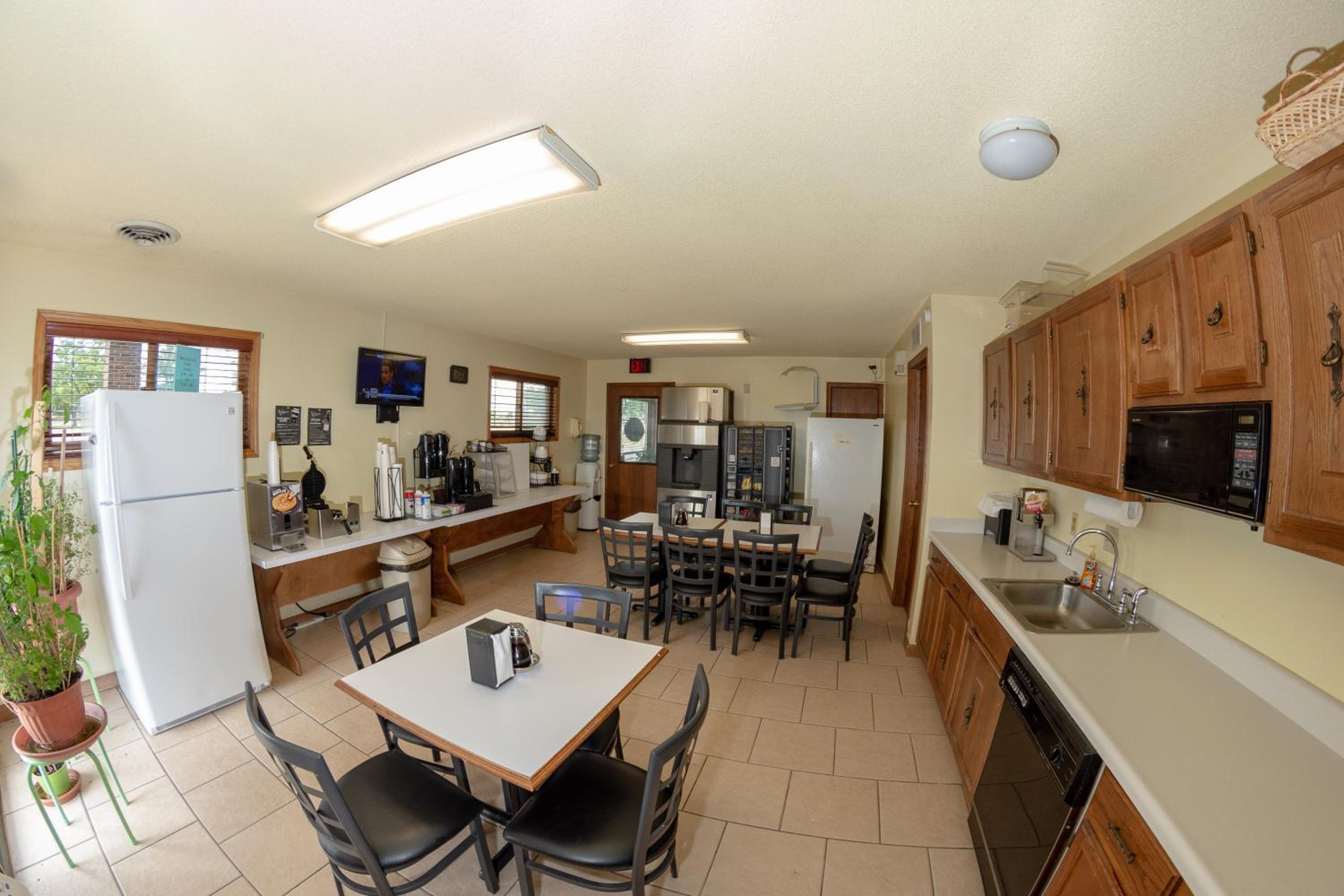 Americas Best Value Inn Chanute view 5