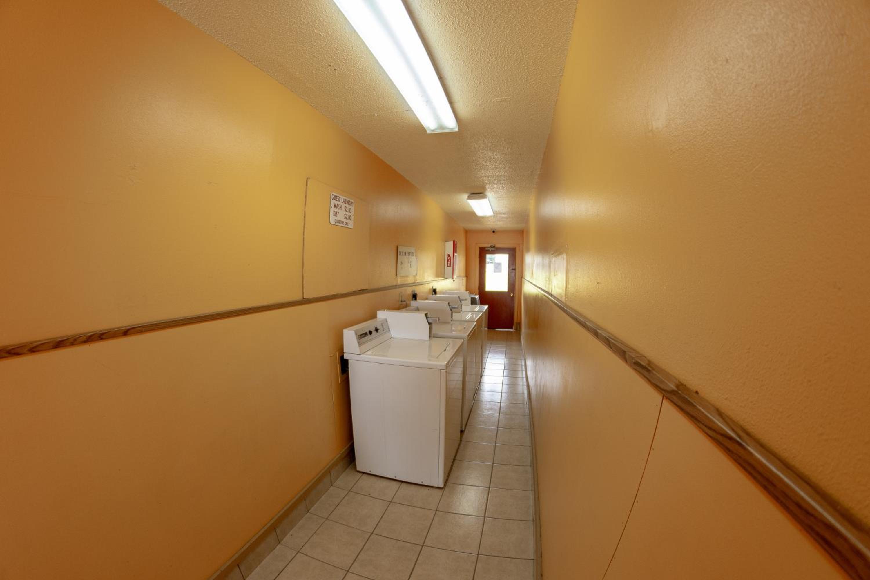 Americas Best Value Inn Chanute view 4