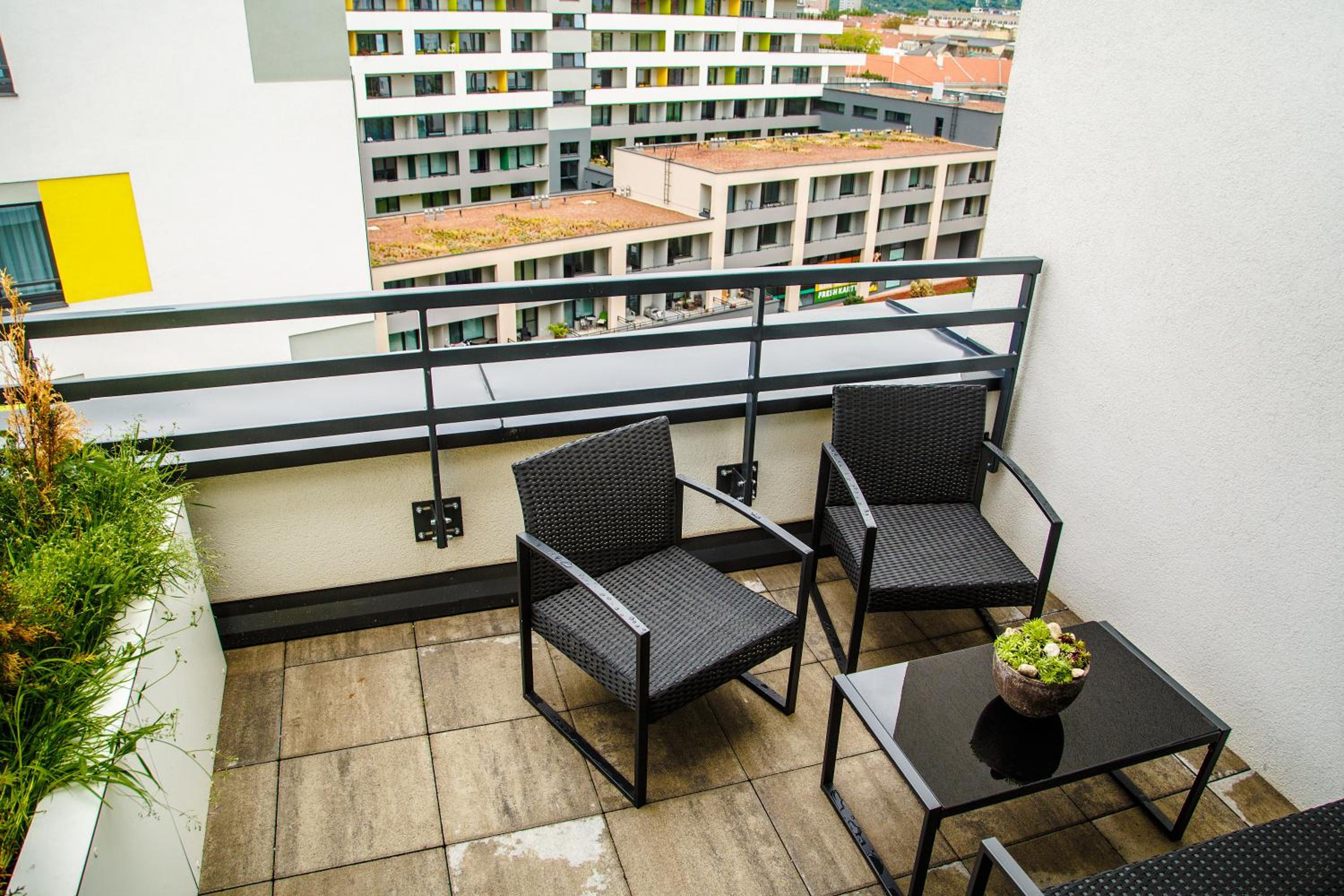 The Town Hall Residence -Welcome Home Apartment-free outdoor parking-AC view 5