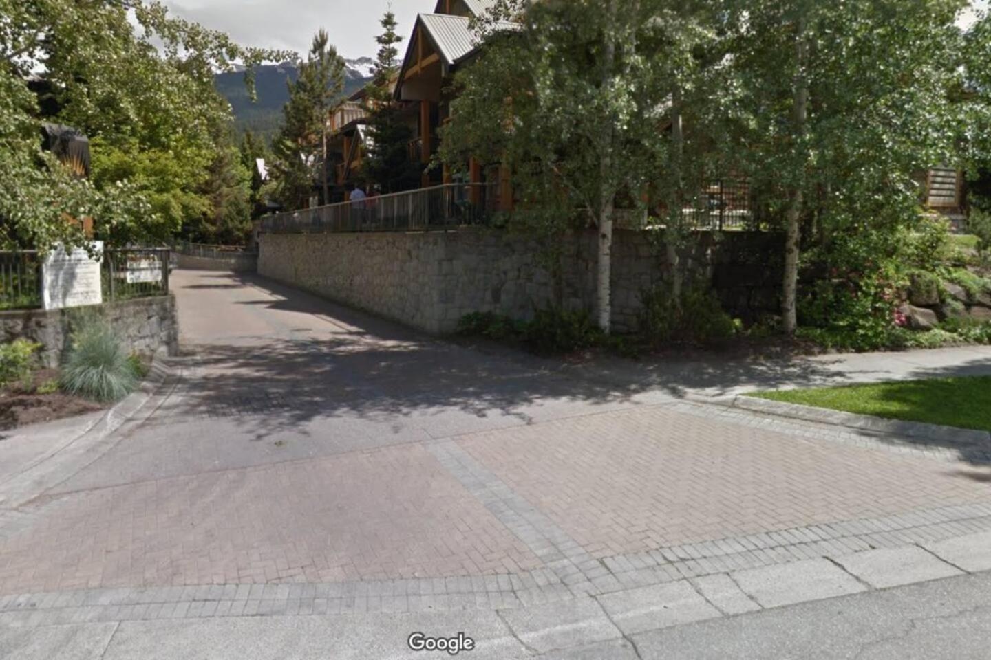 A Jewel in Whistler Village w/Private Hot Tub