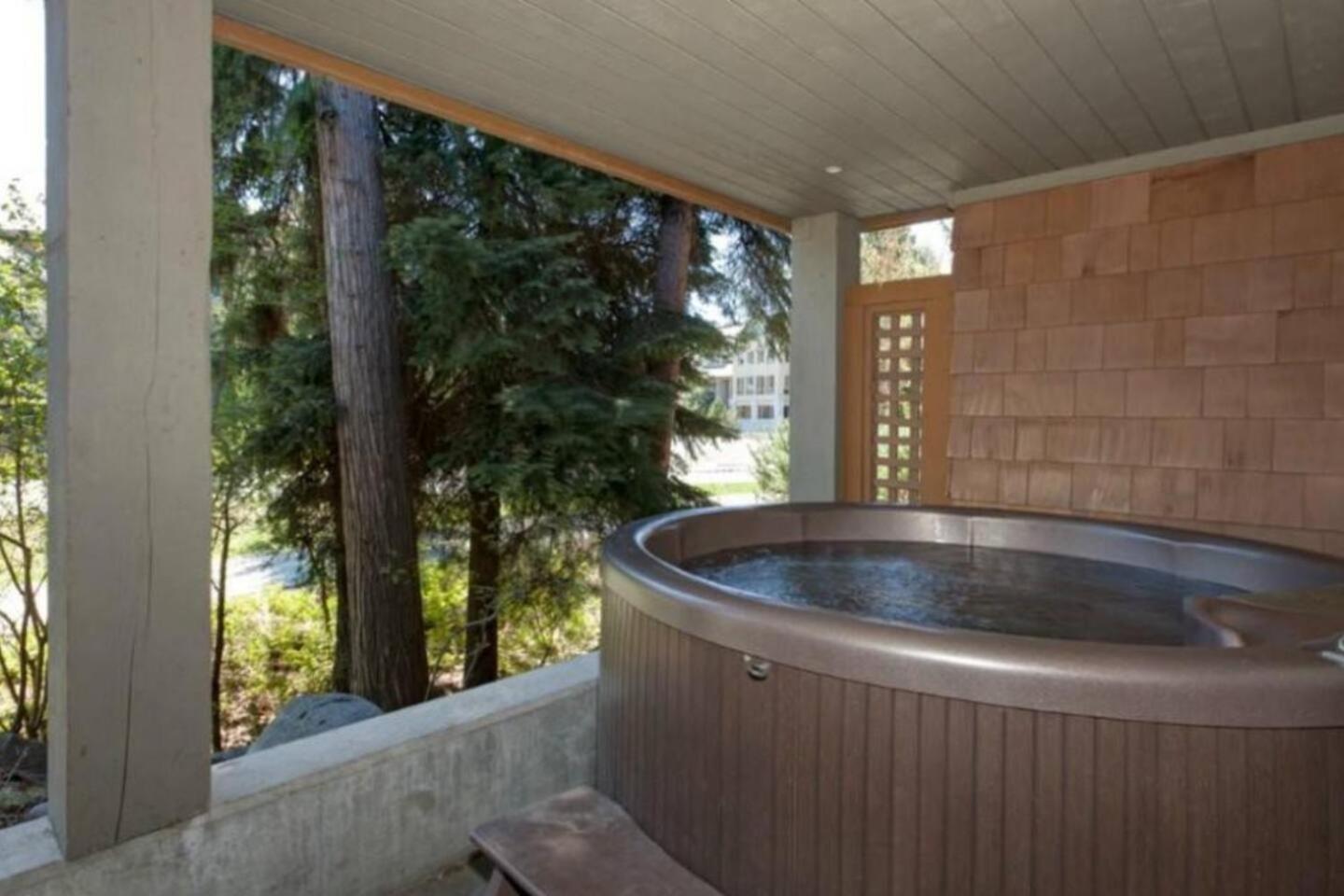 A Jewel in Whistler Village w/Private Hot Tub