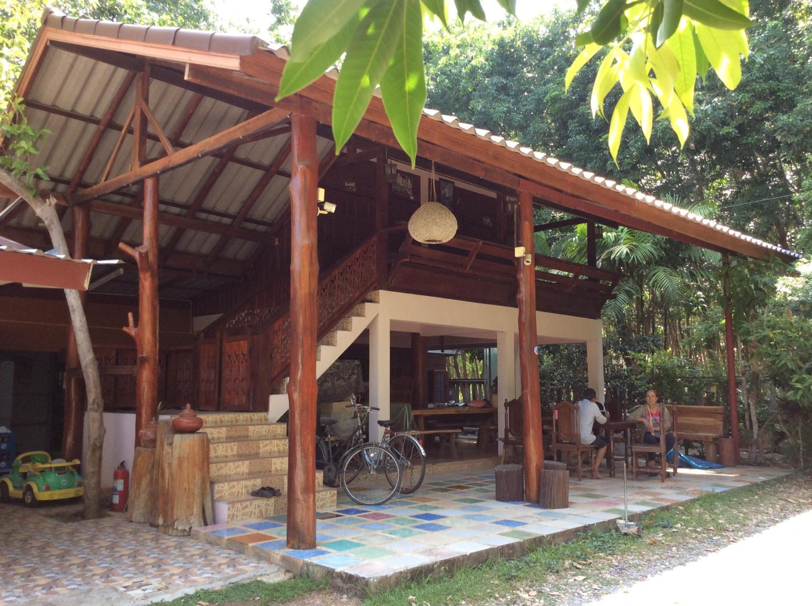 Settee Homestay