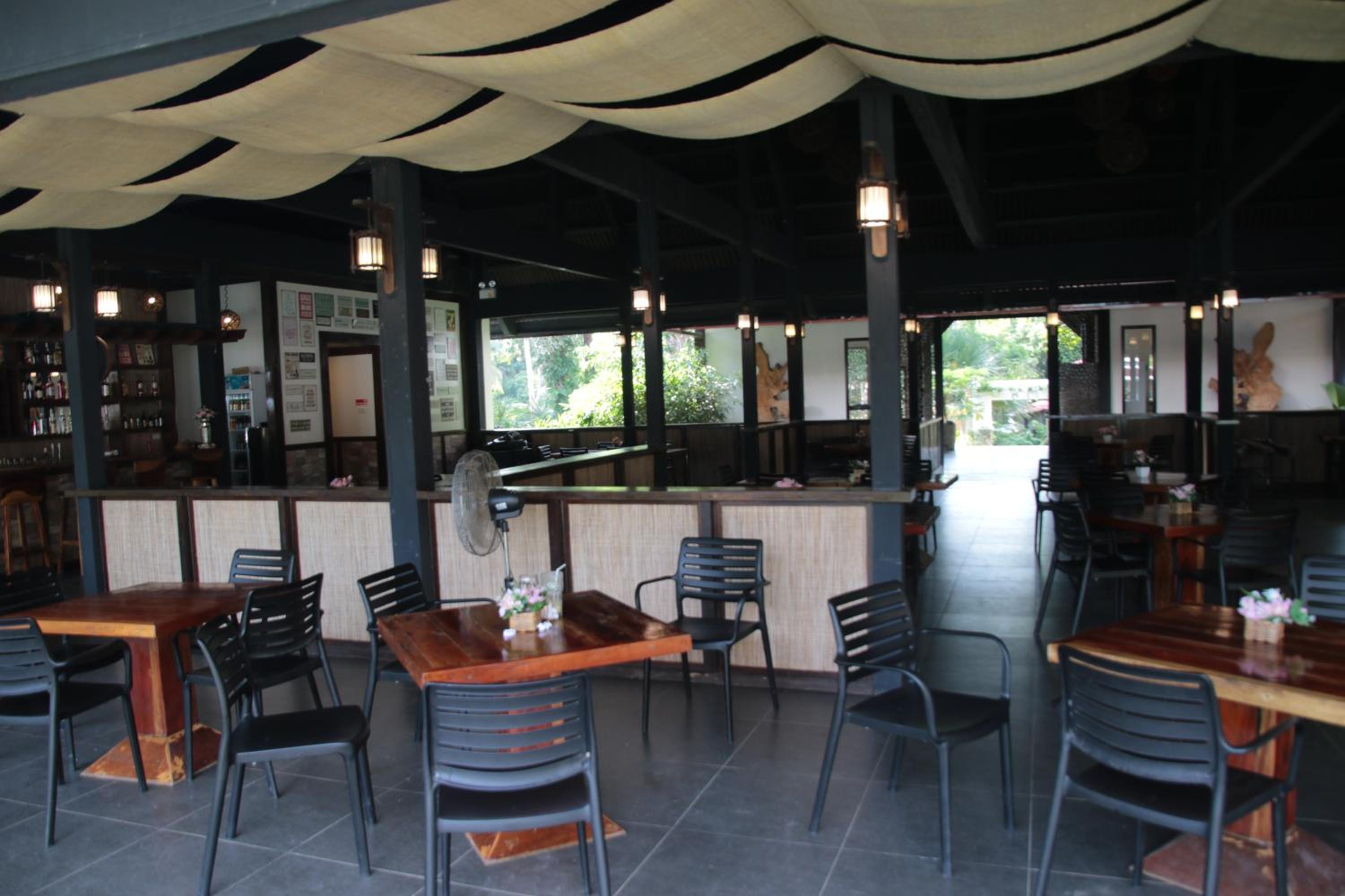 Food & Beverage