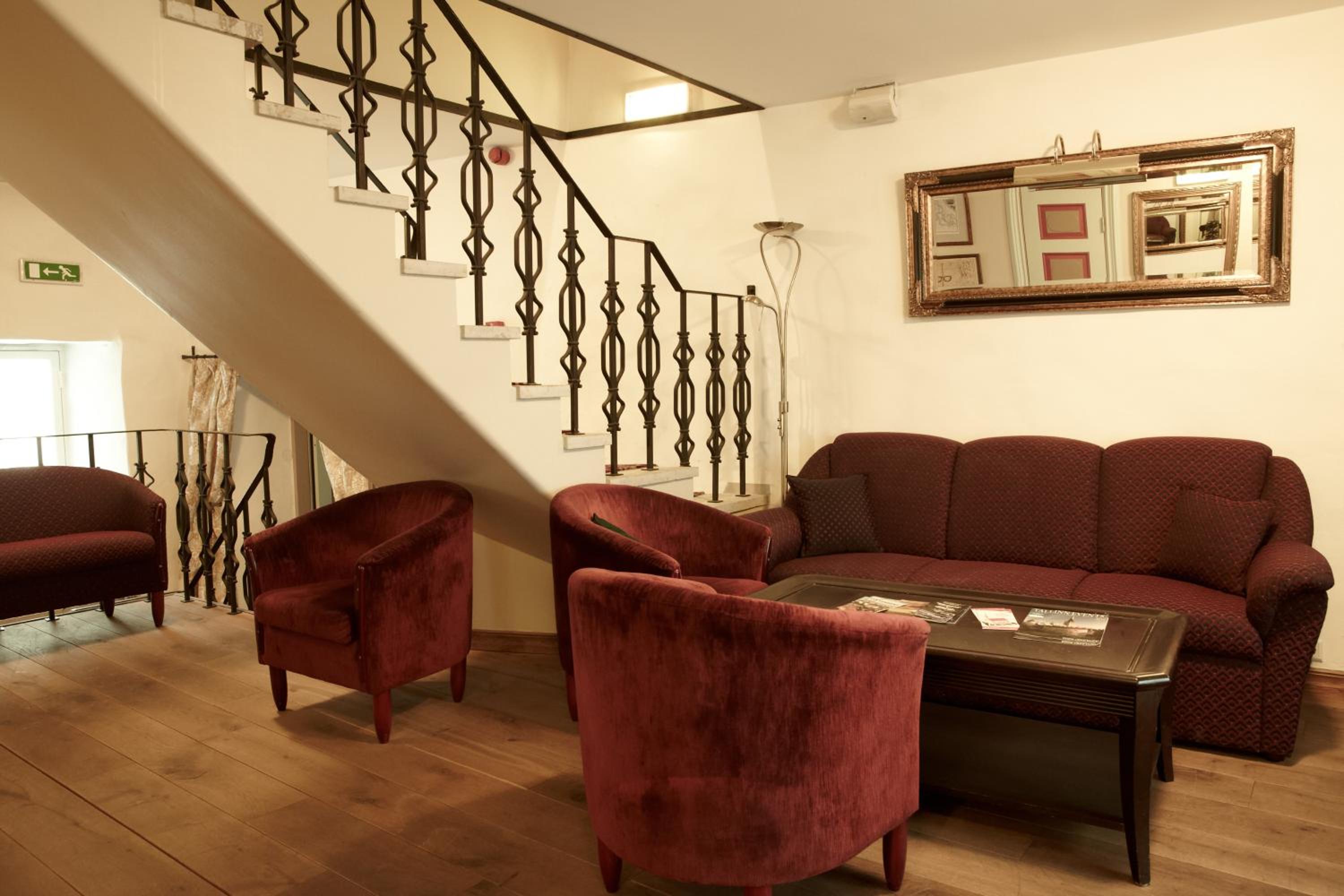 Reception & Lobby