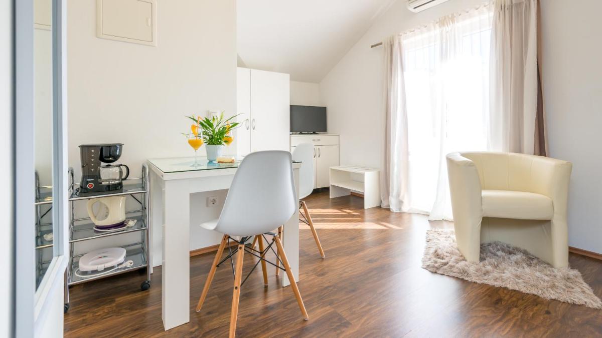 Apartments Sandra Solitudo II