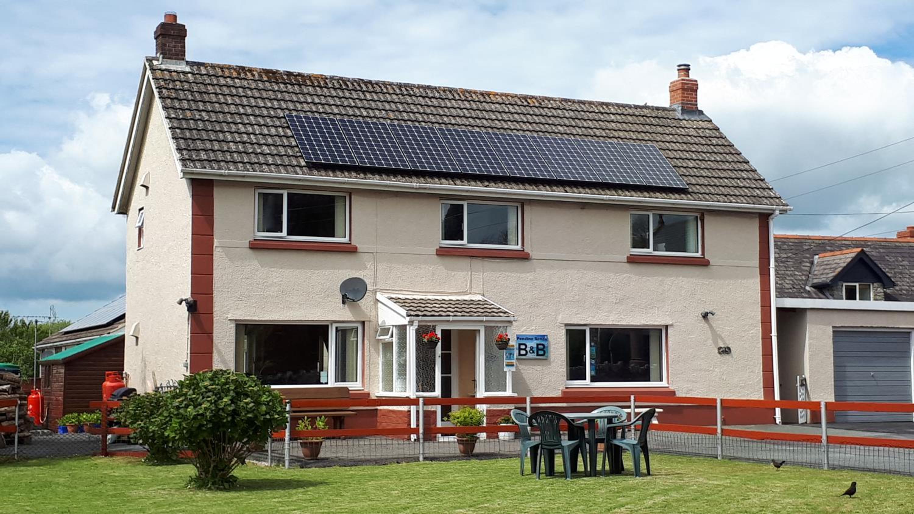 Hotel Pendine Sands Bed & Breakfast - Image 1