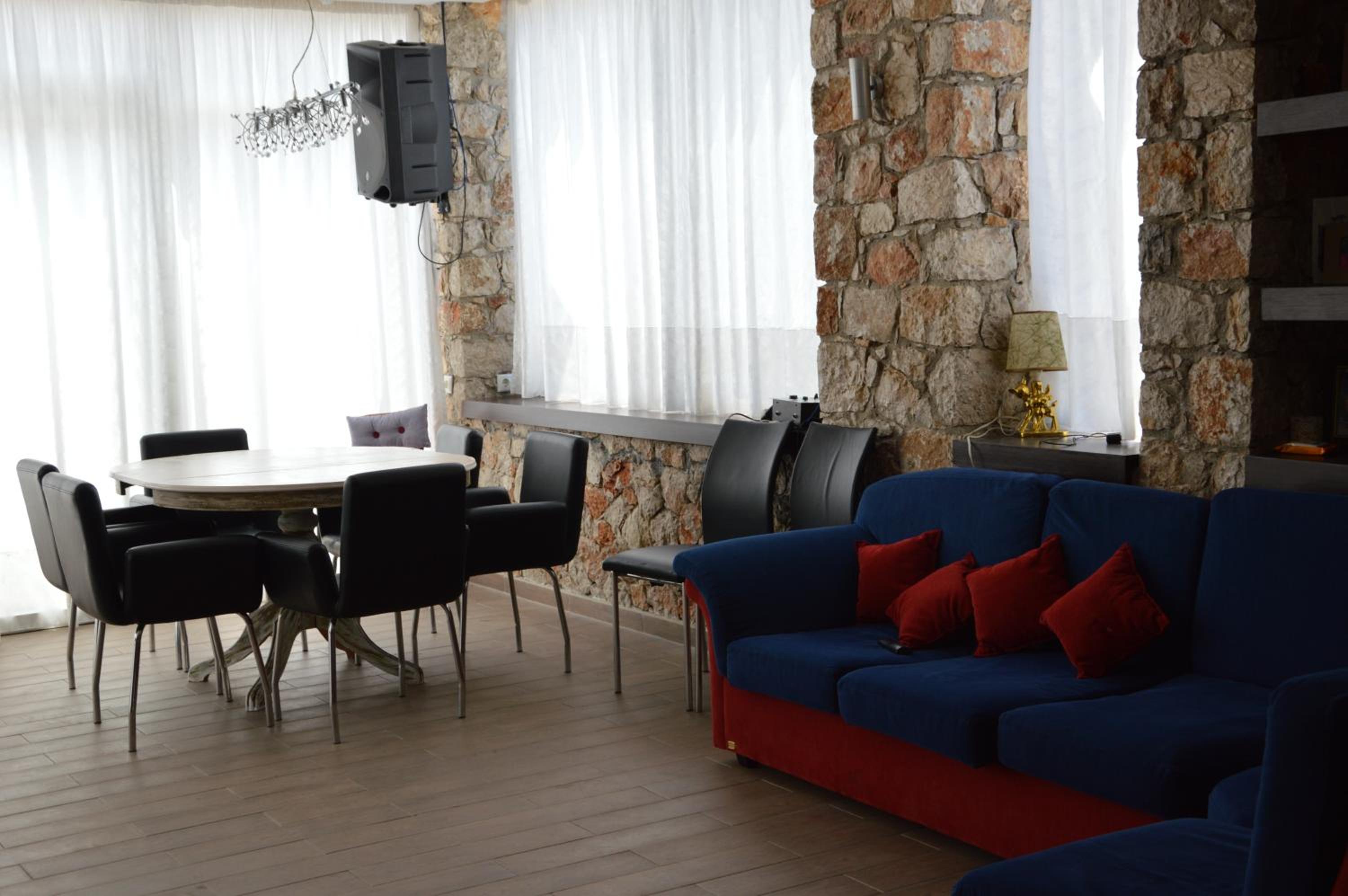 Kostas Studios