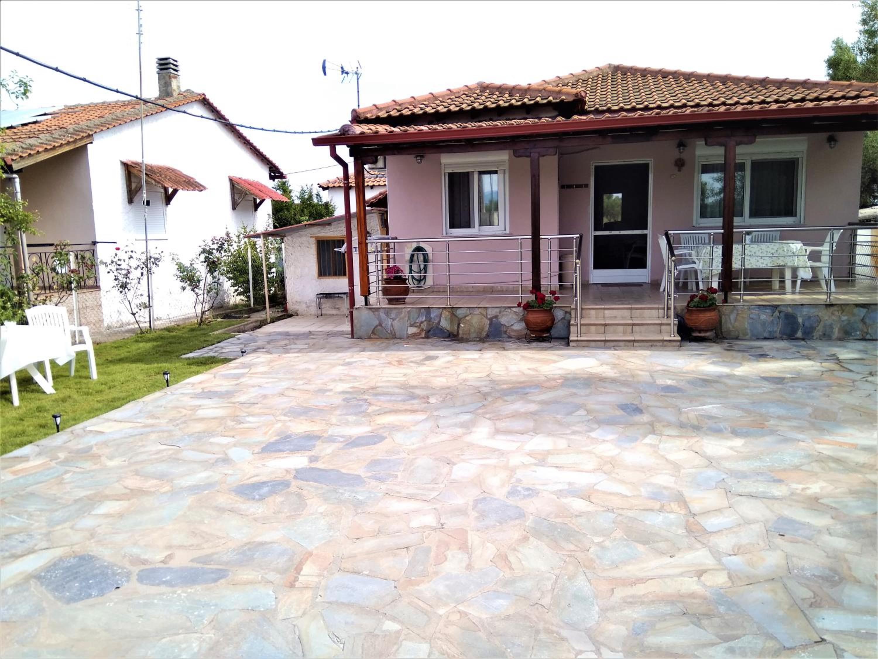 Melinas House view 3
