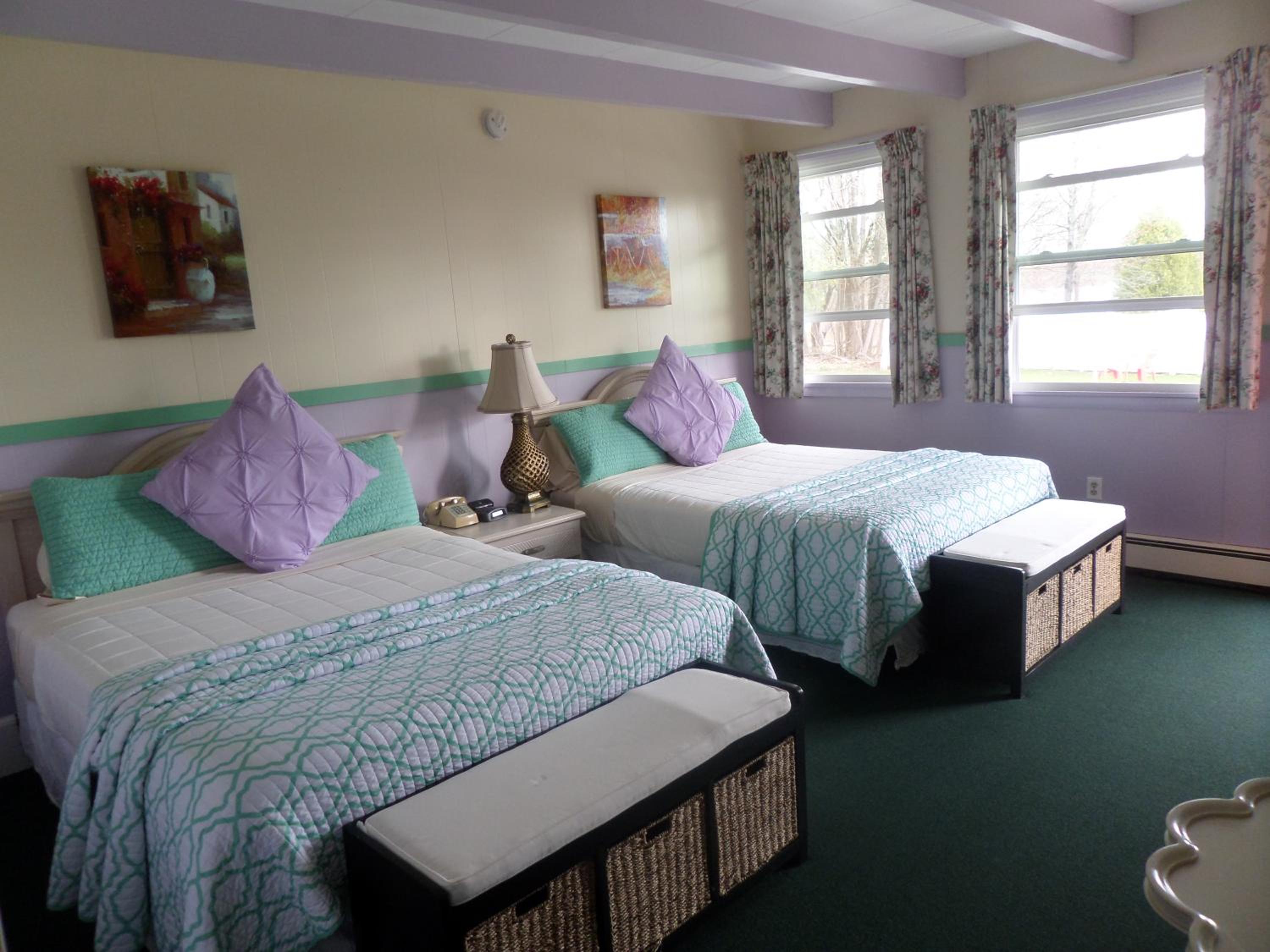 Claddagh Motel & Suites