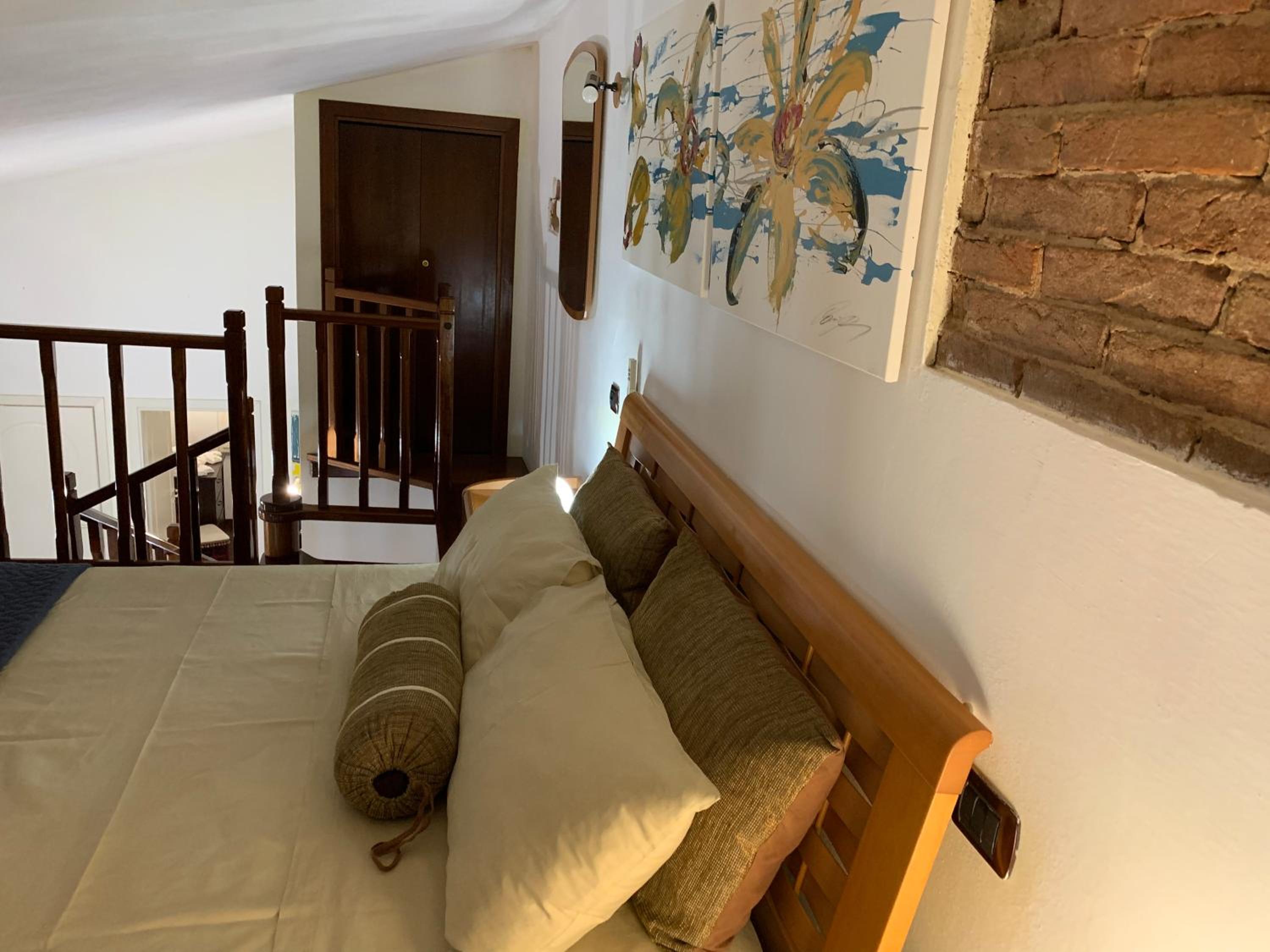 Luxuria 3 en Iglesias — hotel room