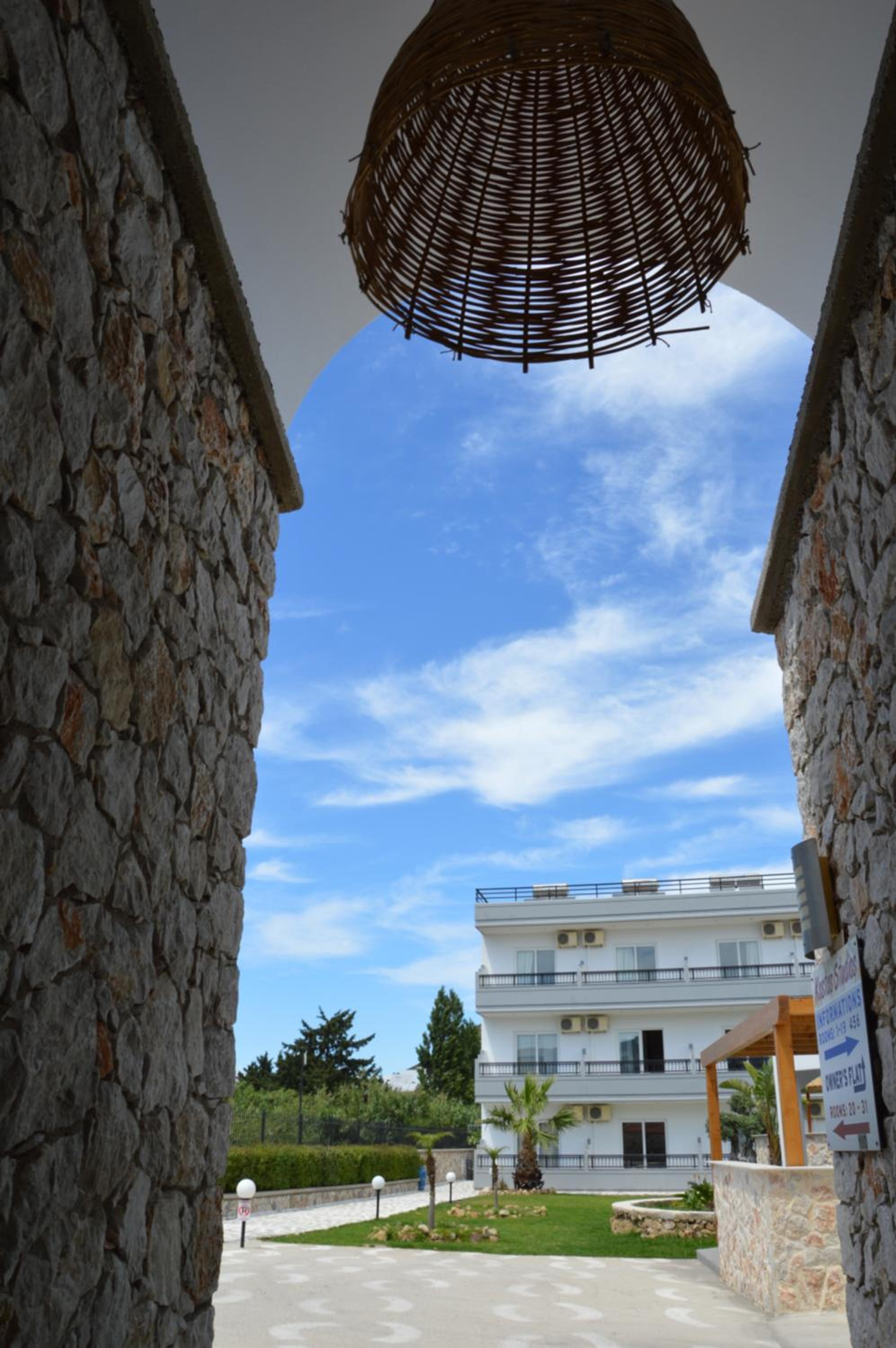 Hotel Kostas Studios - Image 1