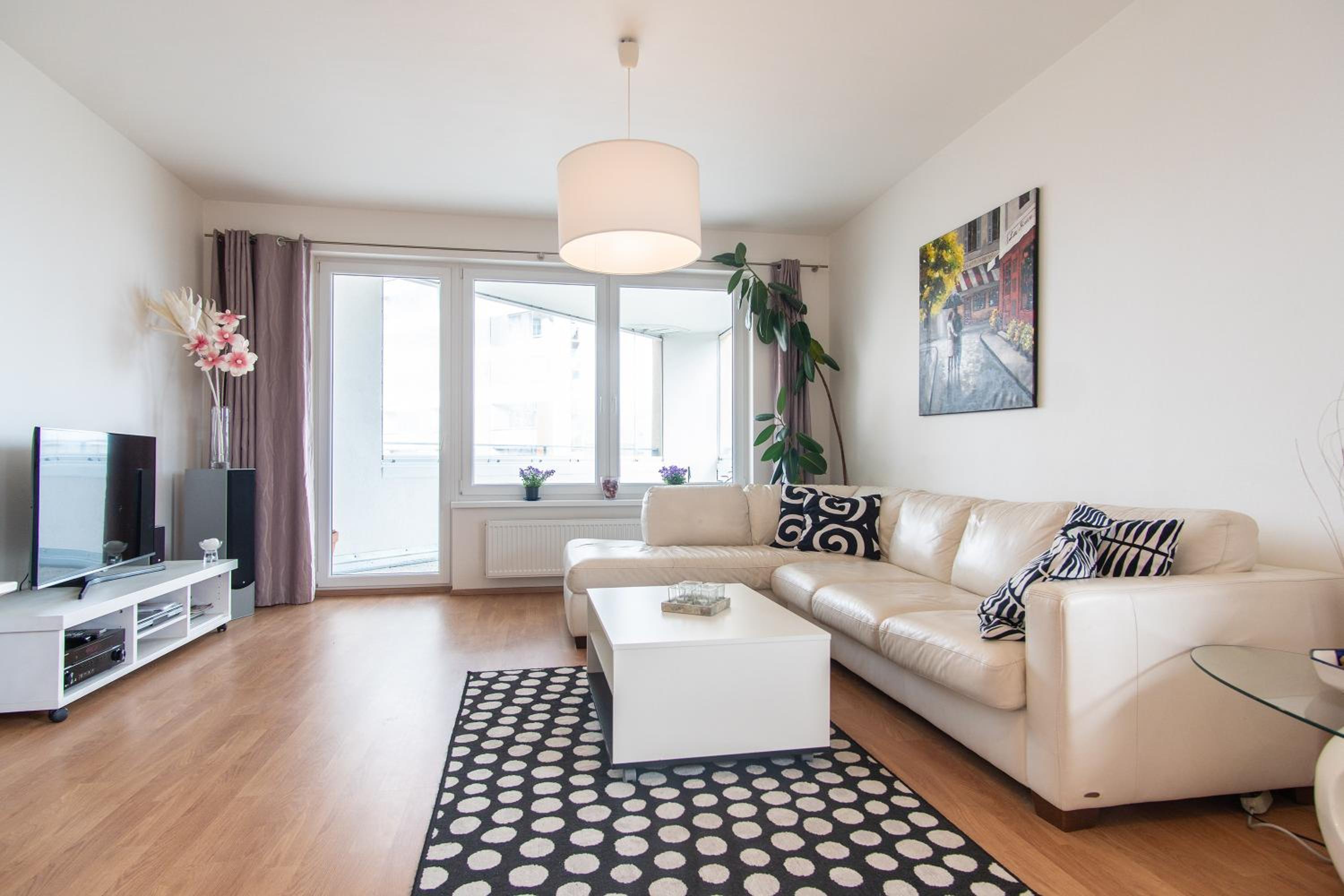 Spacious 3- rooms appartment with two terraces