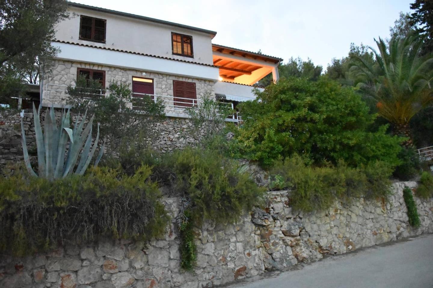 BellaVista Jelsa 2+2