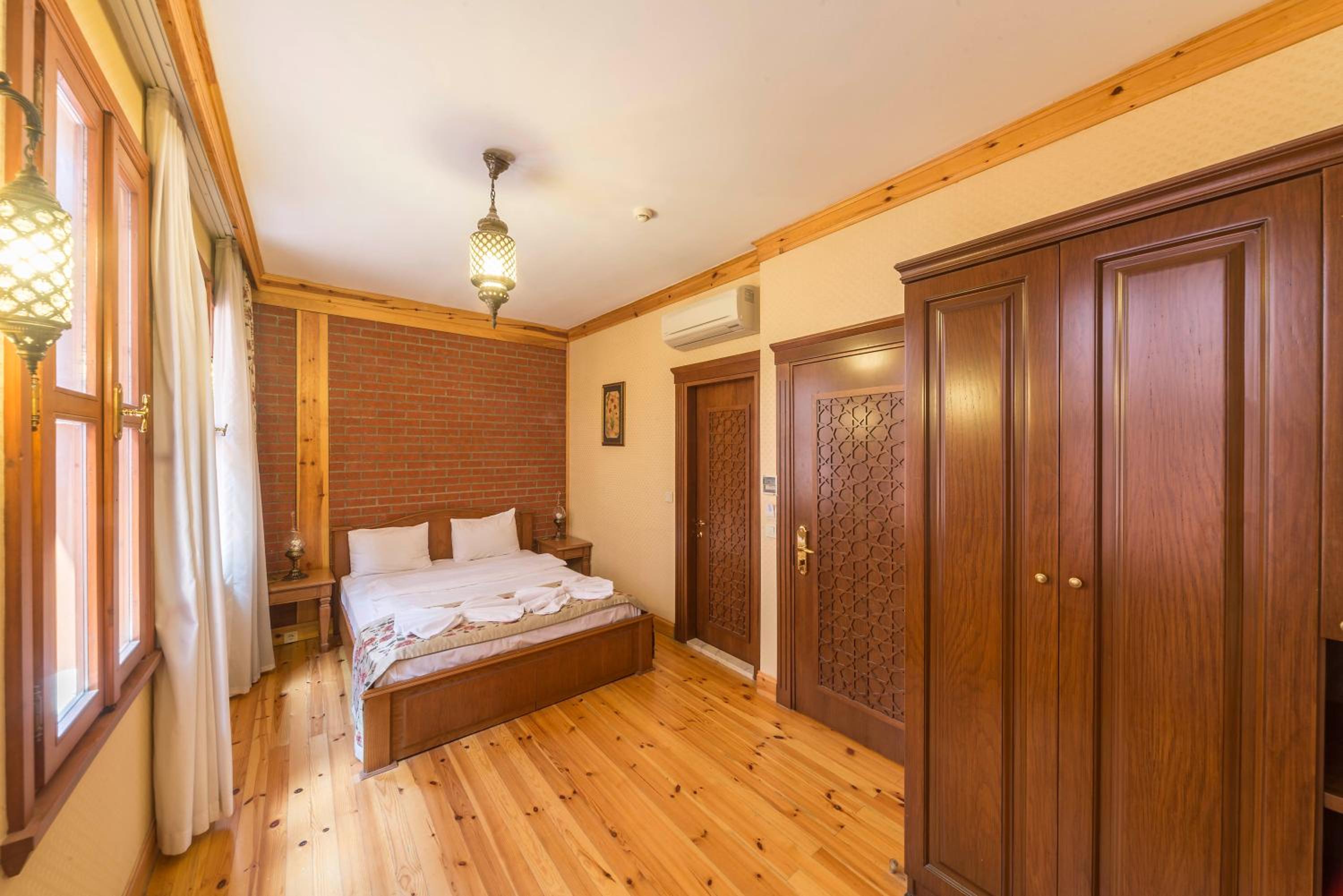 Lalinn Hotel