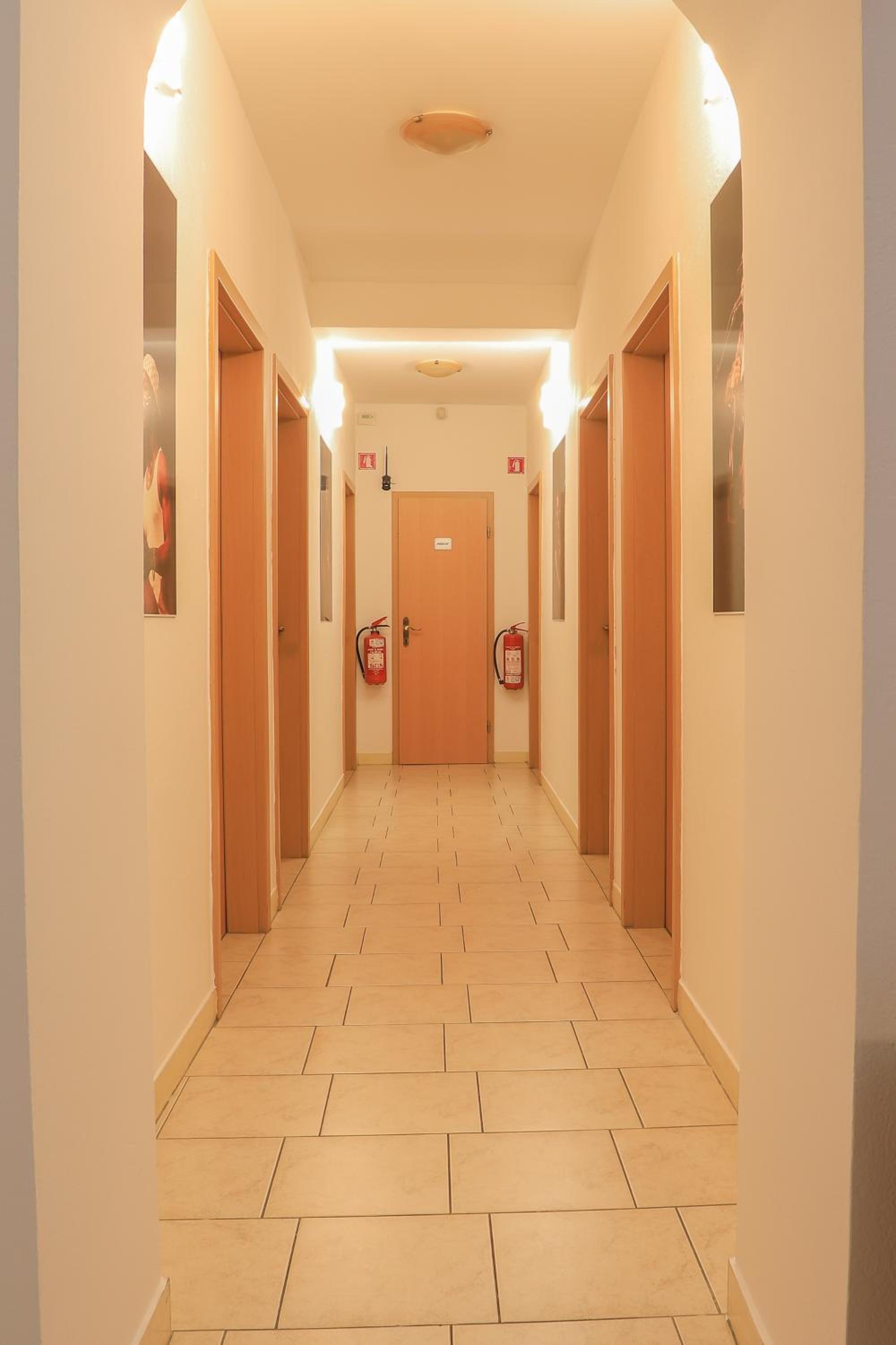 ROOMS JANI