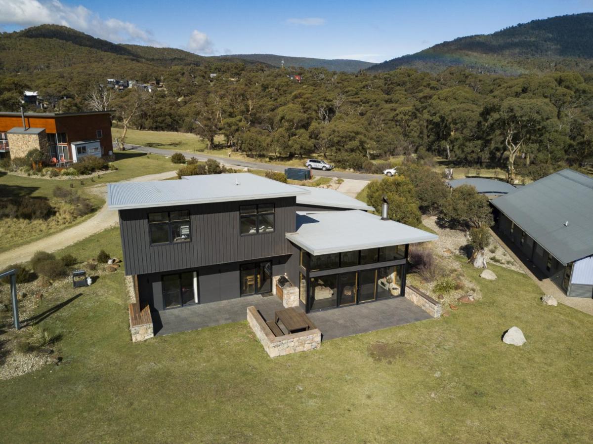Four Mile HutLarge Studio Apartment in Crackenback