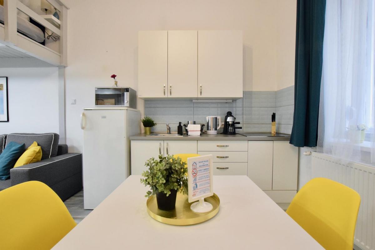 Standard Apartment by Hi5 - Akácfa 59 view 2